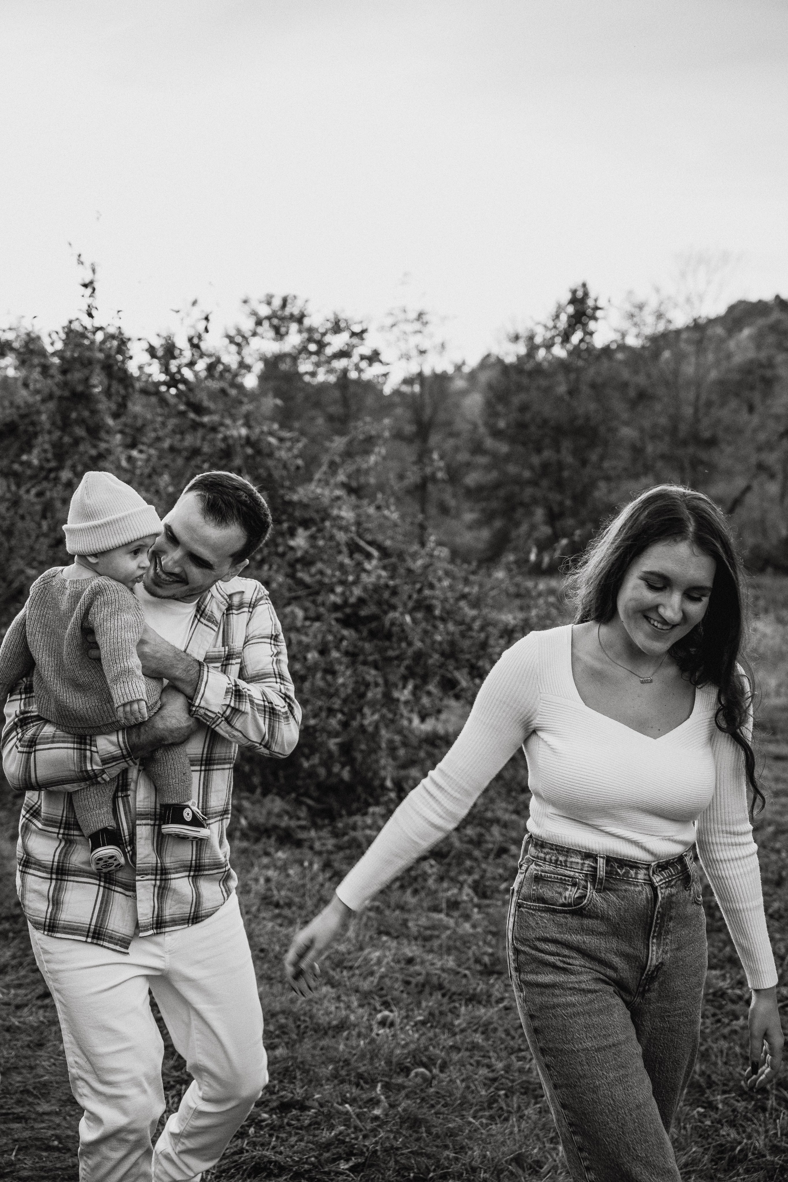 Family Photography in Nature – Candid & Beautiful Moments. Alisa Tant — Family and newborn photographer Bucks County, Montgomery county, Philadelphia, NJ