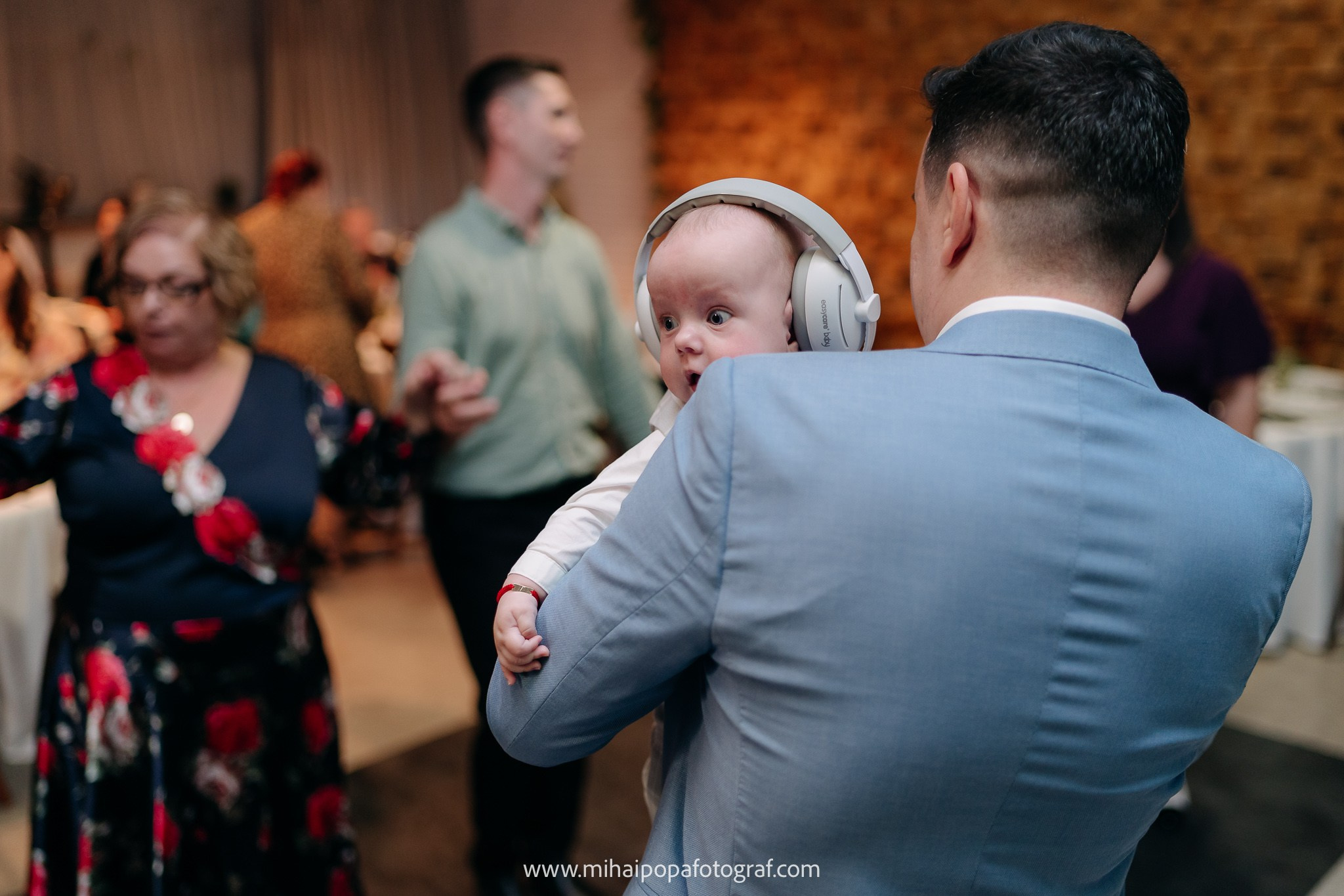 Fotograf de botez în Bucuresti| Mihai Popa Fotograf. Fotograf Nuntă & Botez București - Mihai Popa | Dincolo de oameni, imortalizez emoții!