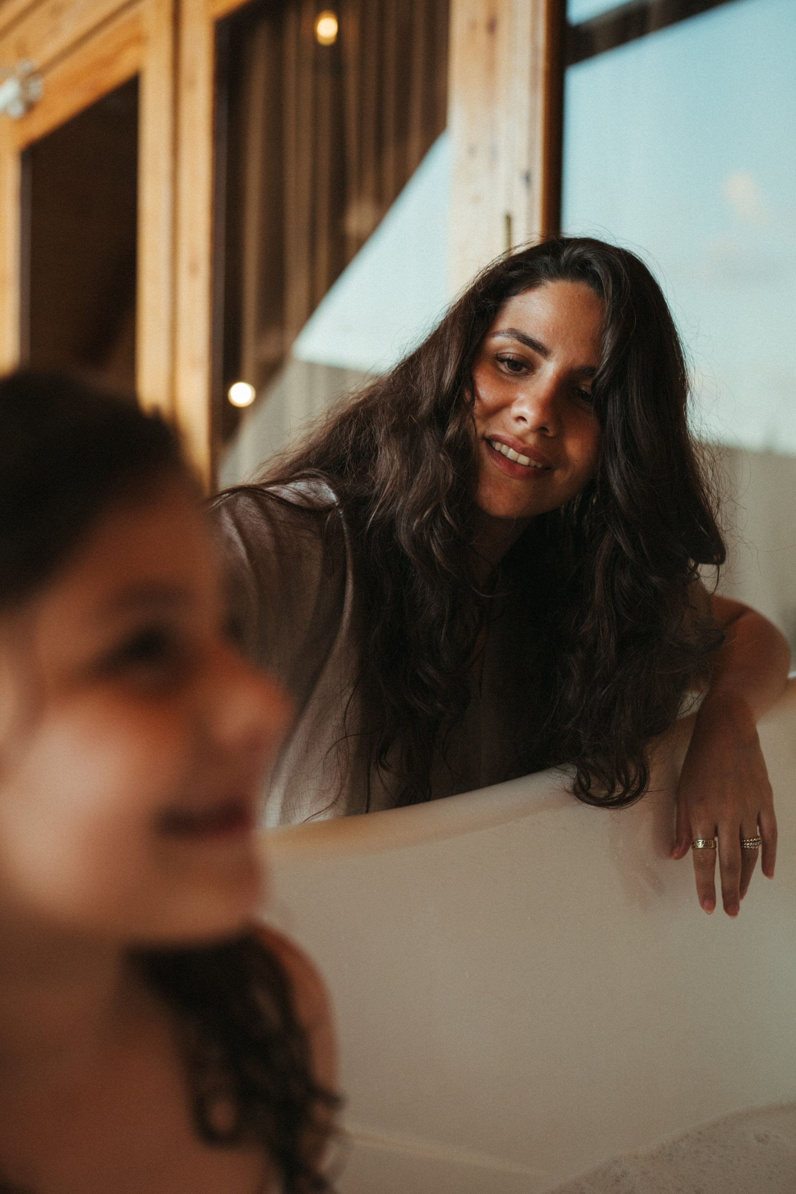 Amnah with daughters. Family photographer in Saudi Arabia