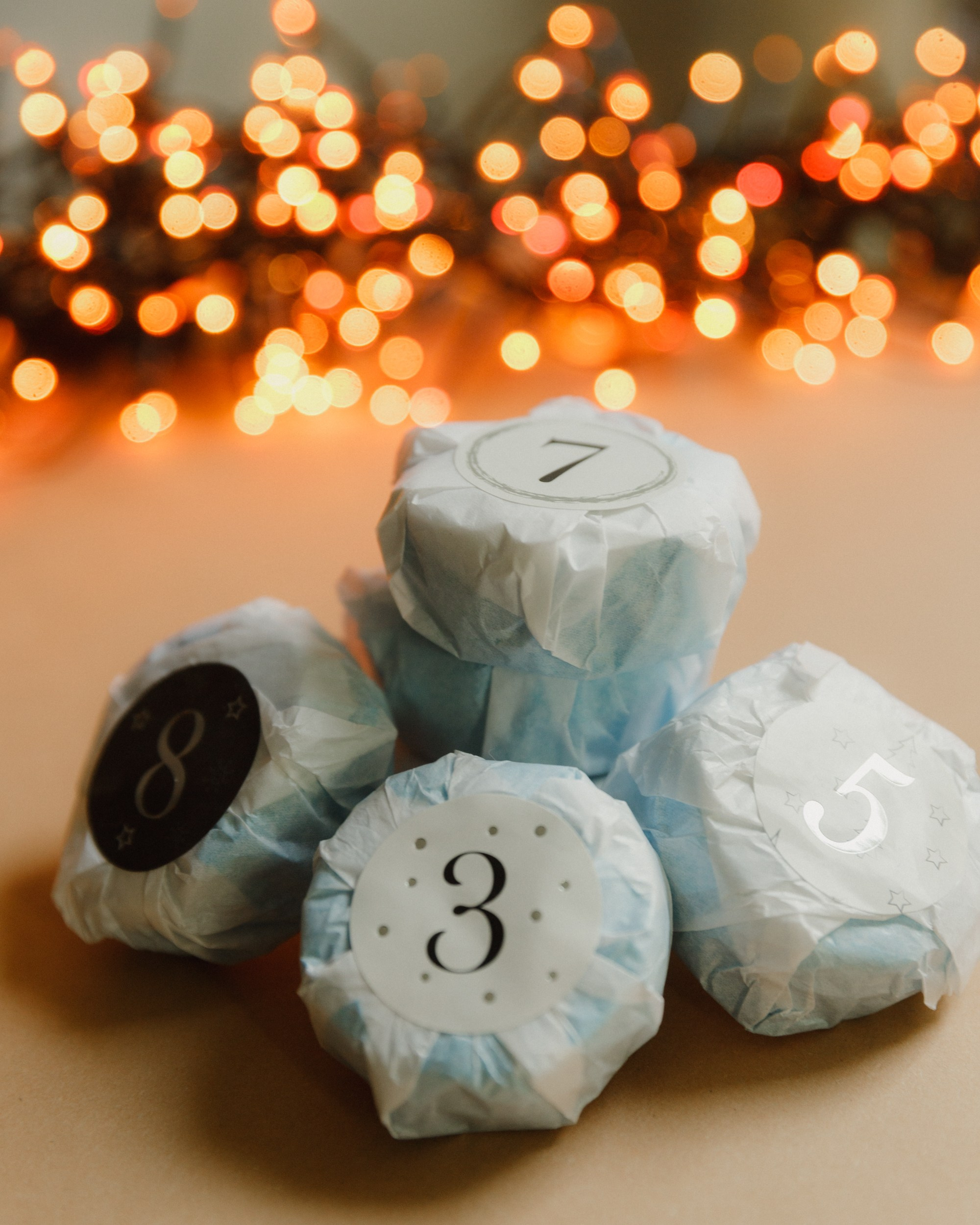 Candles | insta content. Kaja | fotograf we Wrocławiu | ludzie i psy