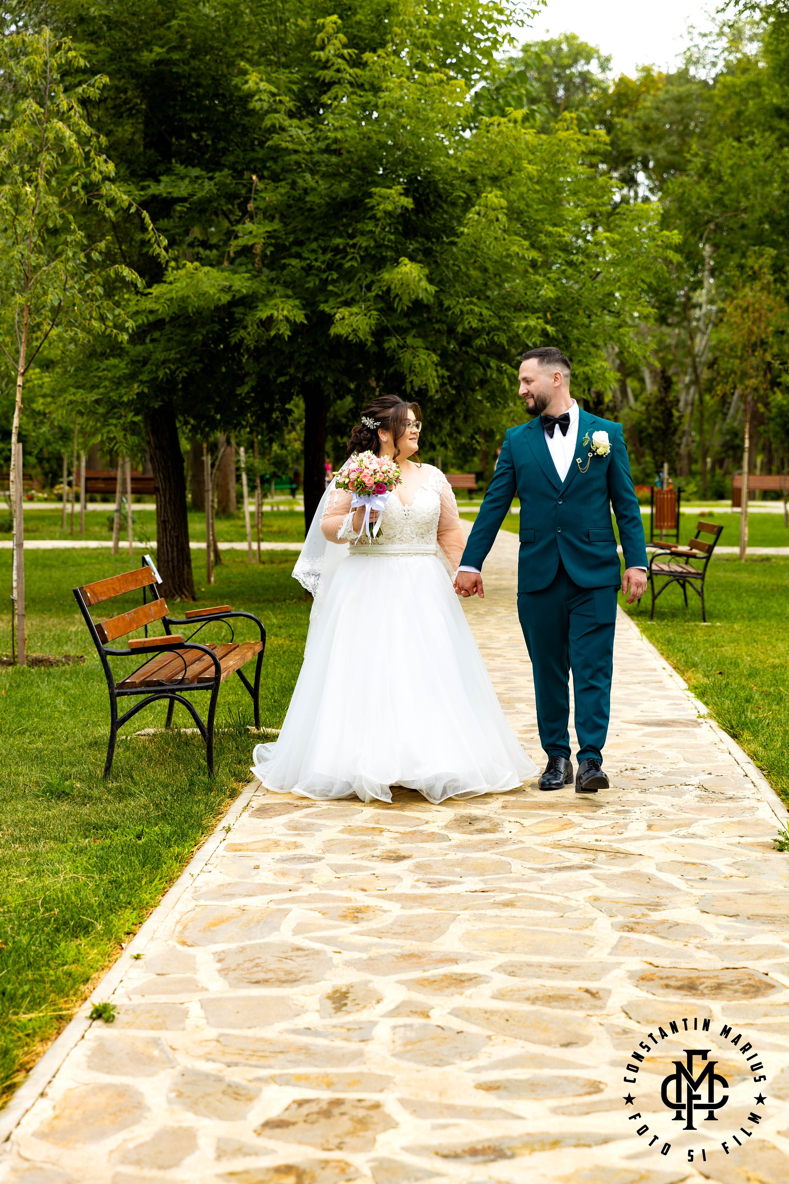 WEDDING PHOTOGRAPHY. DESPRE NOI