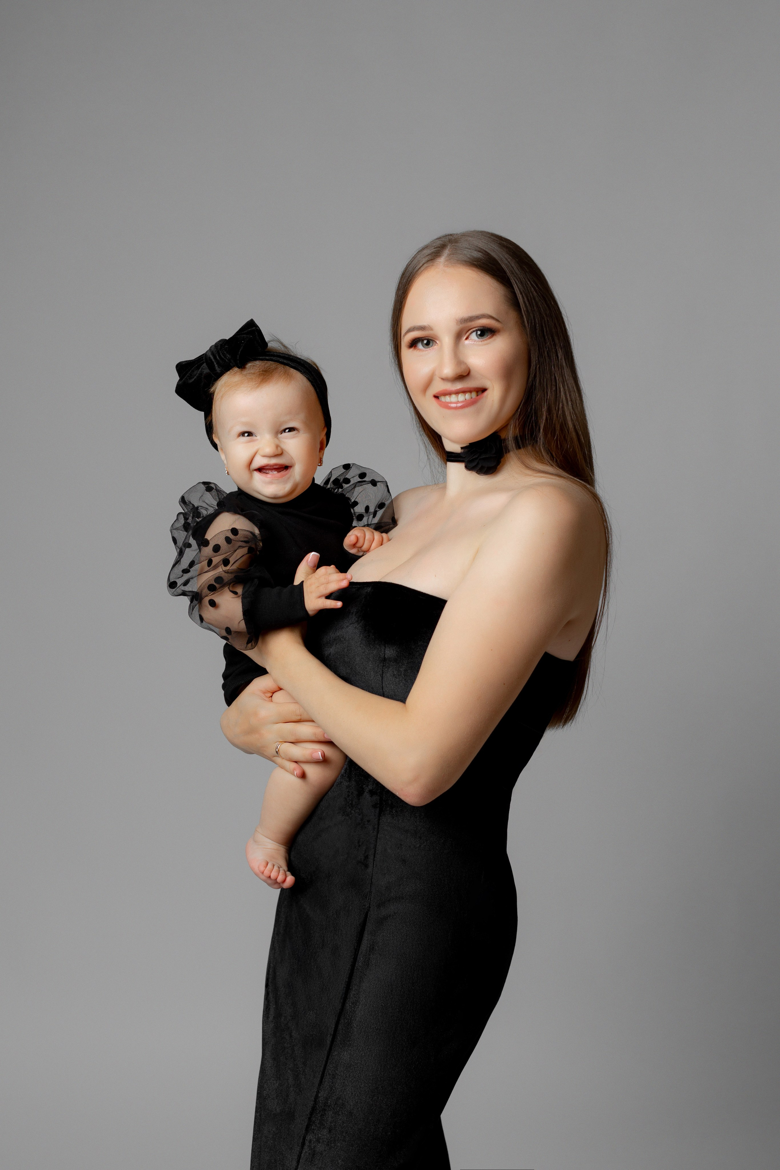 Studiofotografie, Mutterschaft, Maternity Fotoshooting, Fotoshooting Baby und Mama, Mom and me, Osnabrück, Porträt, minimalistisch, schwarz-weiß, Osnabrueck, Fotograf Osnabrück, Fotografin Osnabrück, Babyfotografie, Kleinkindfotografie, Fotoshooting mit Eltern