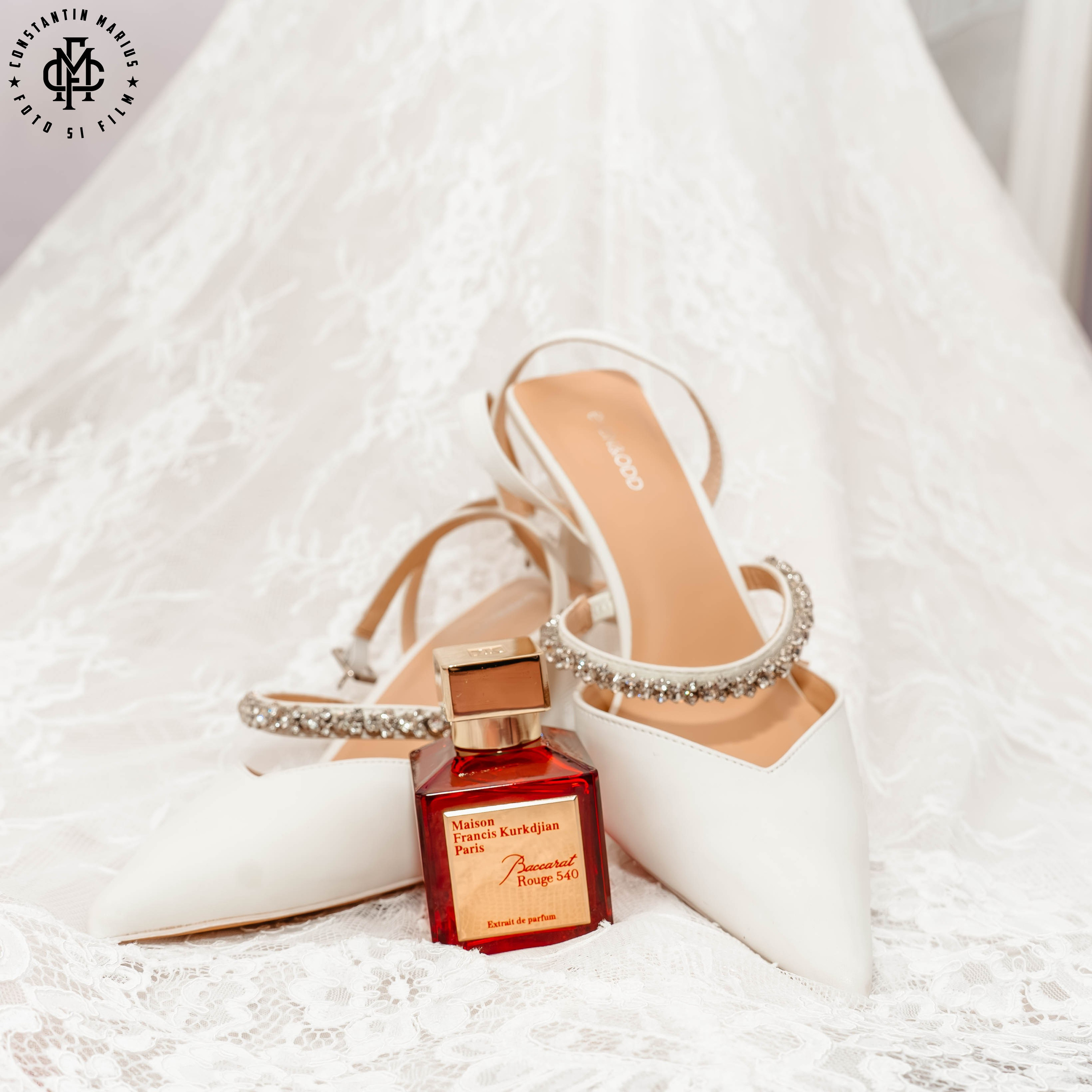 WEDDING PHOTOGRAPHY. DESPRE NOI