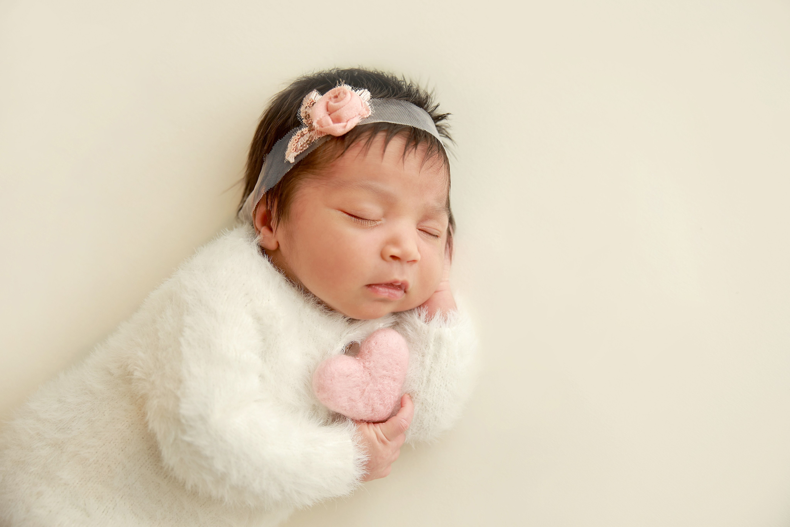 NEWBORN PHOTOGRAPHY. HOME