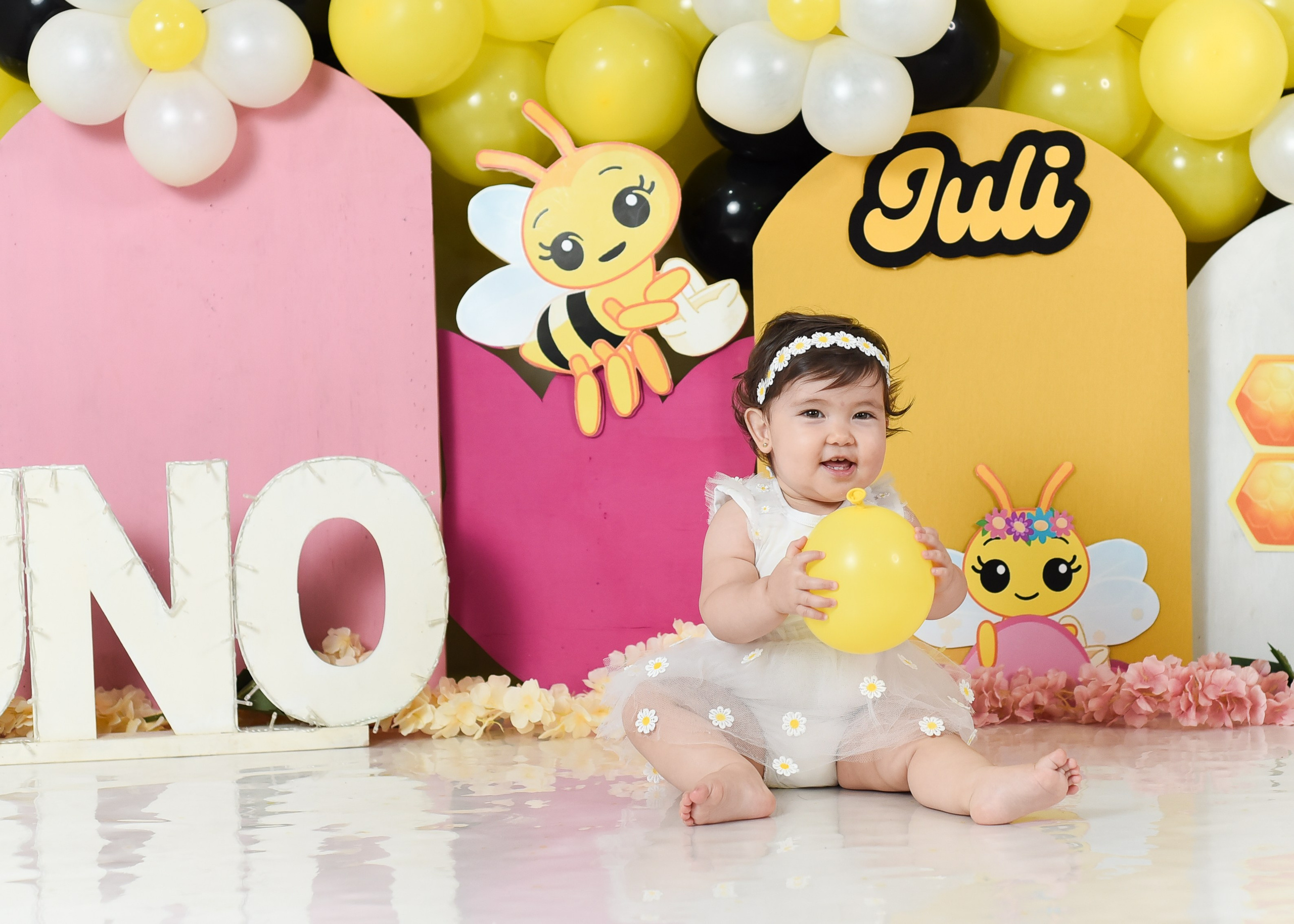 Sesión 1er añito de Juli. Temática: Abejita de Plim Plim +  Mini Sesión Navideña. Fotografo de casamiento en misiones y fotógrafo de familia  Posadas