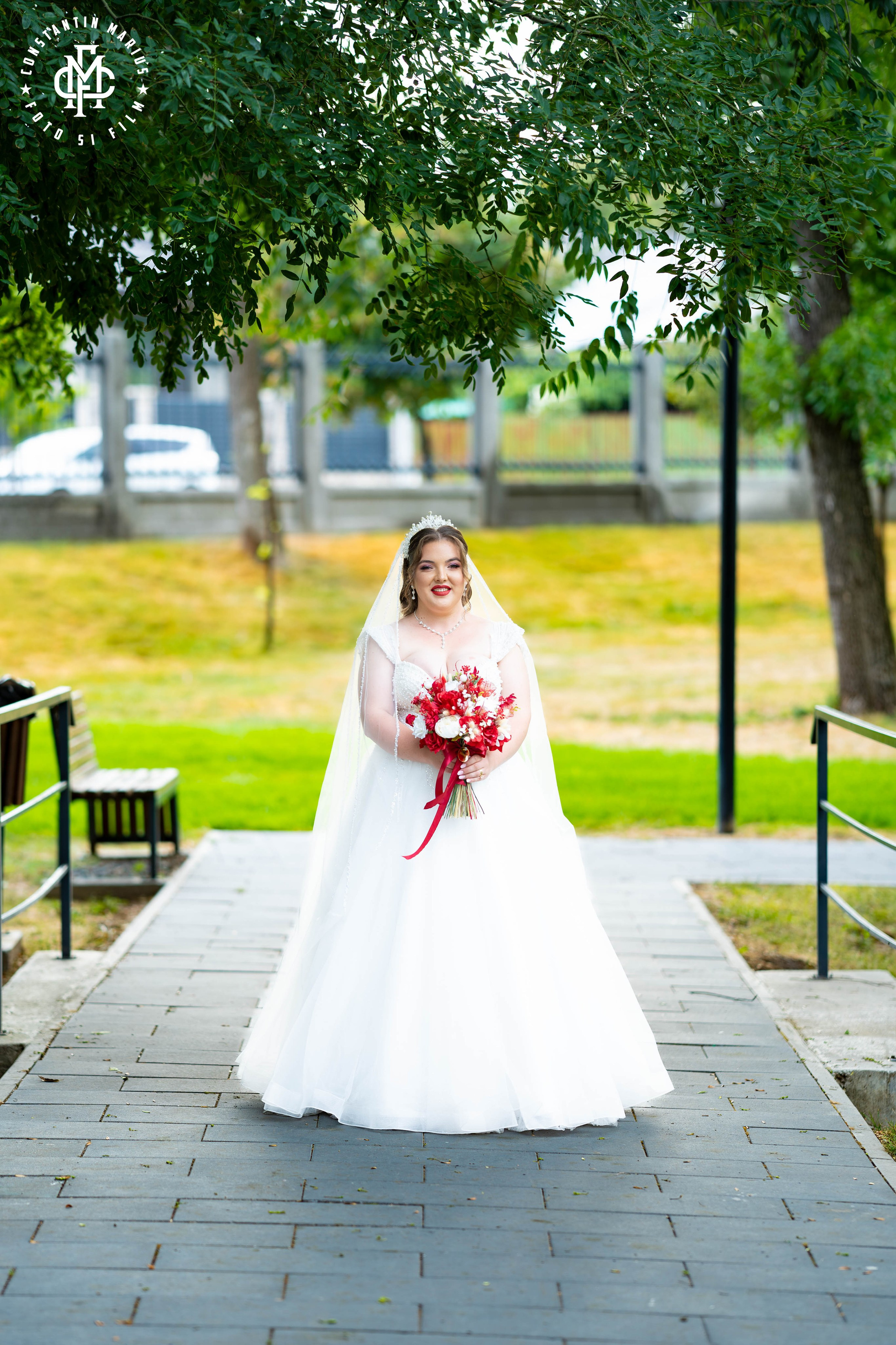 WEDDING PHOTOGRAPHY. DESPRE NOI