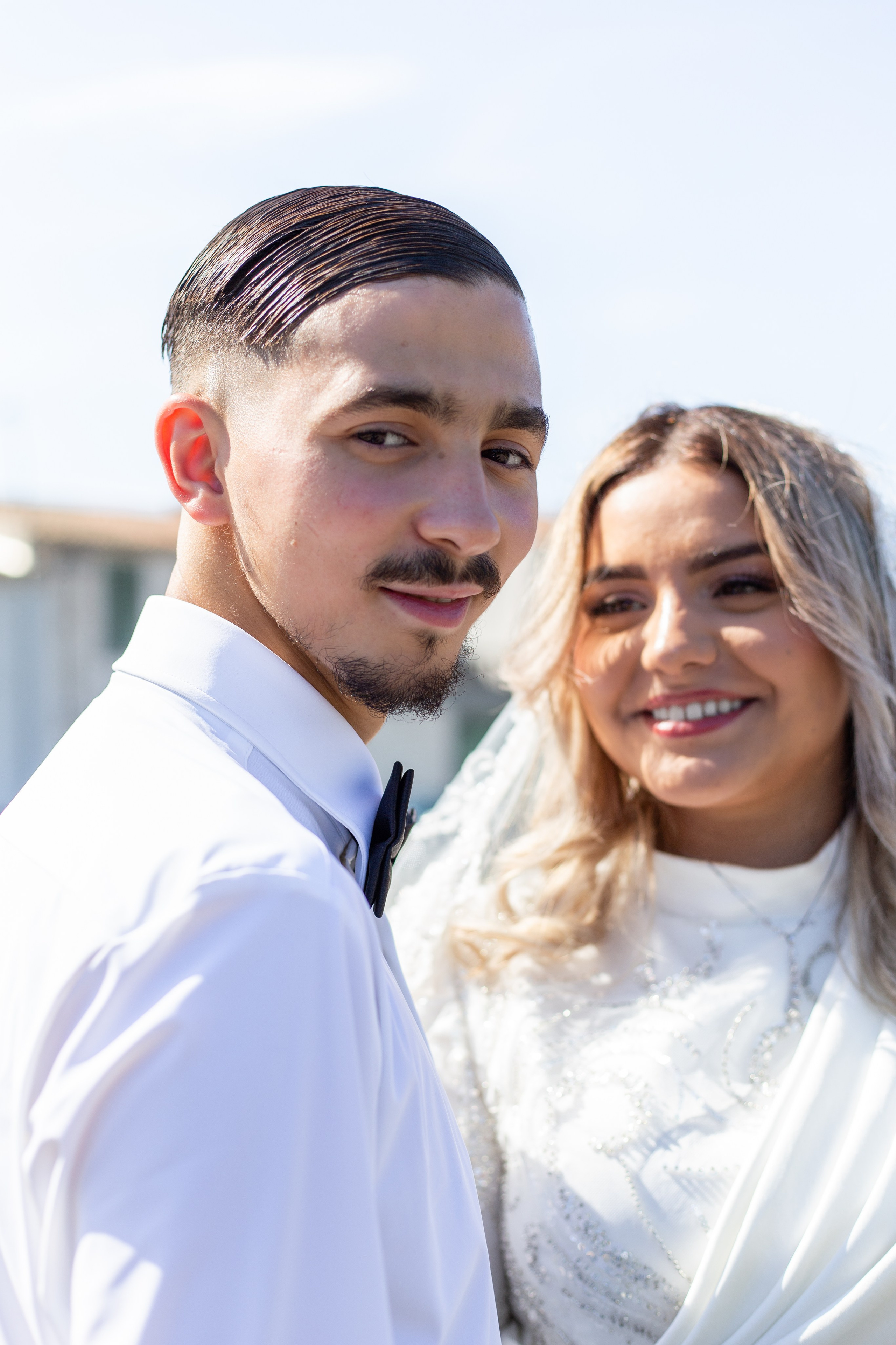 Yassine et Sahra. Studio photo « Partage ton bonheur » – Photographe famille près de Châtellerault, Poitiers et Tours