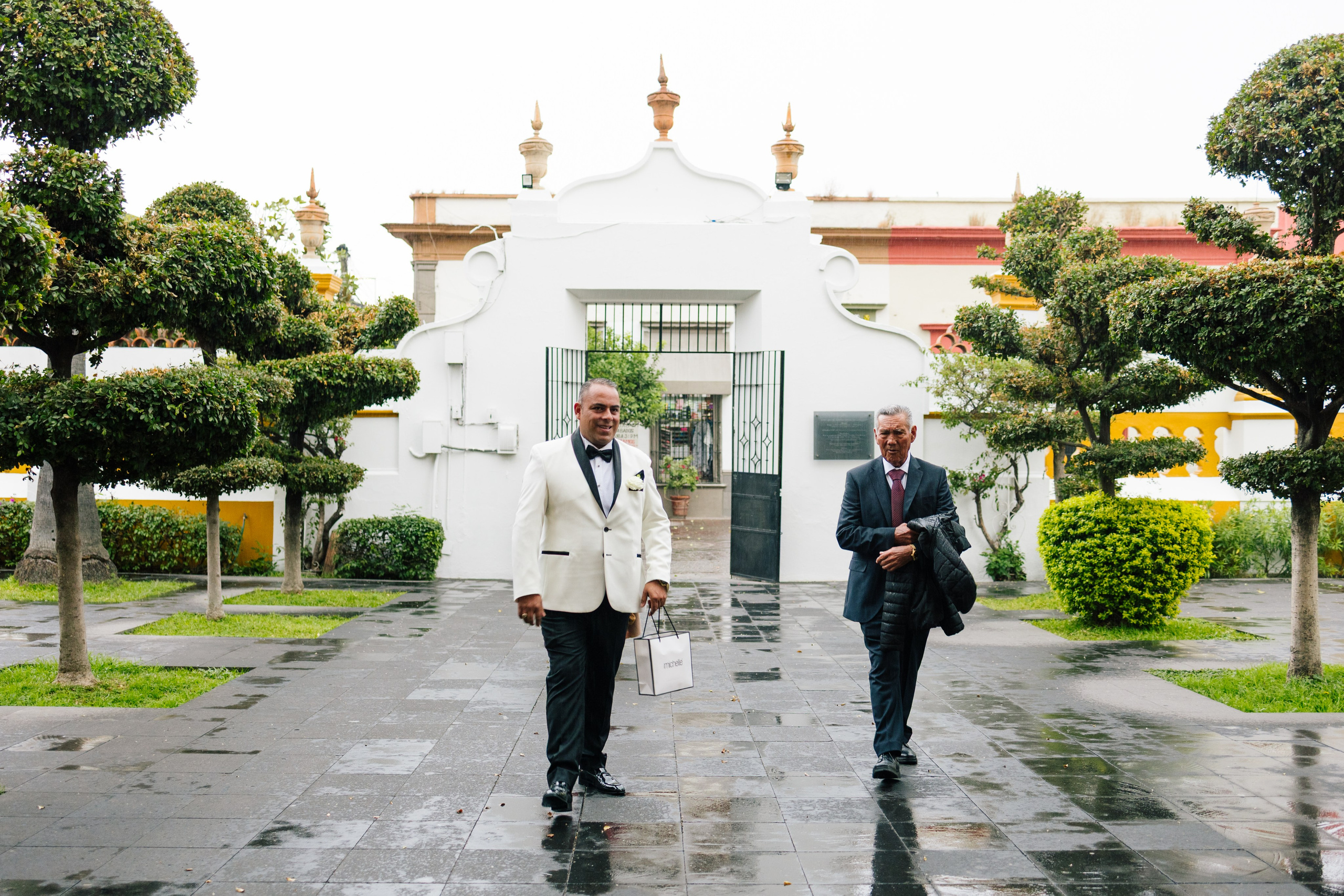 Alejandra y Salvador. Principal