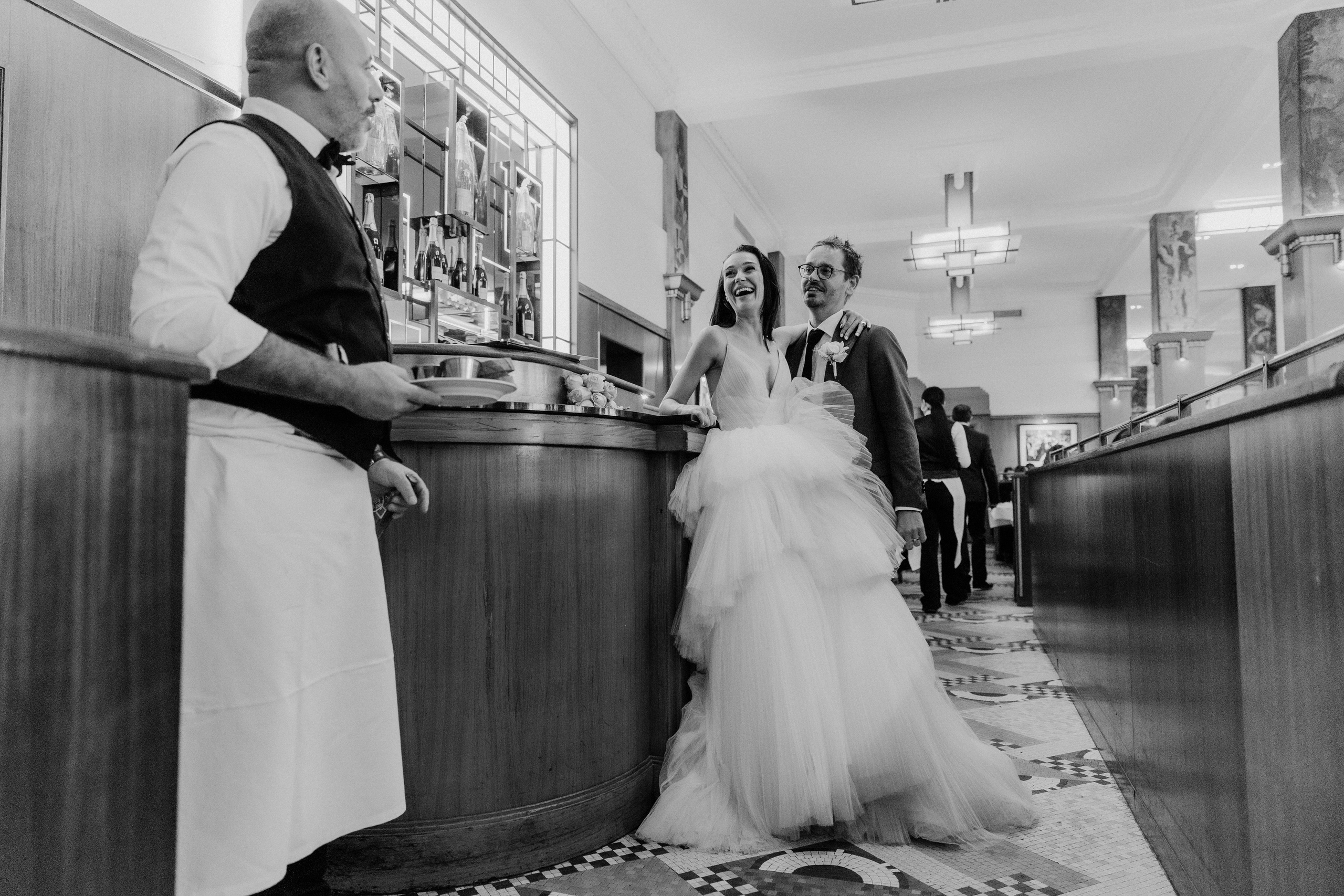 Suzi & Alex | Paris Wedding with a Vintage Car. Paris Wedding Photographer