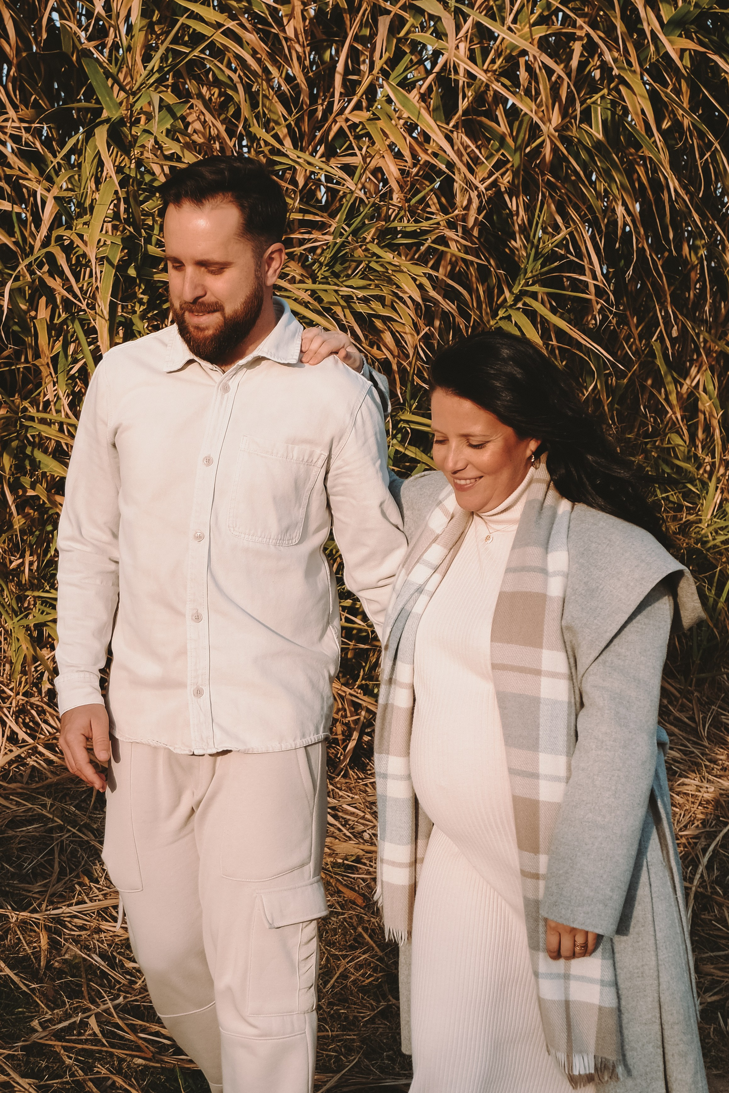 Sesión familiar embarazo. Fotografía profesional en Calafell - Elena Medvedeva