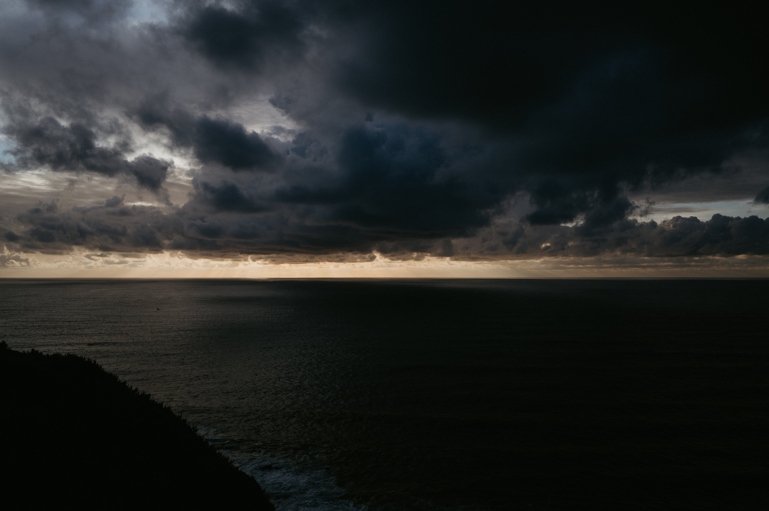 Praia da Ursa – ședință foto de cuplu într-un loc magic din Portugalia. Valentin Melen — wedding photographer