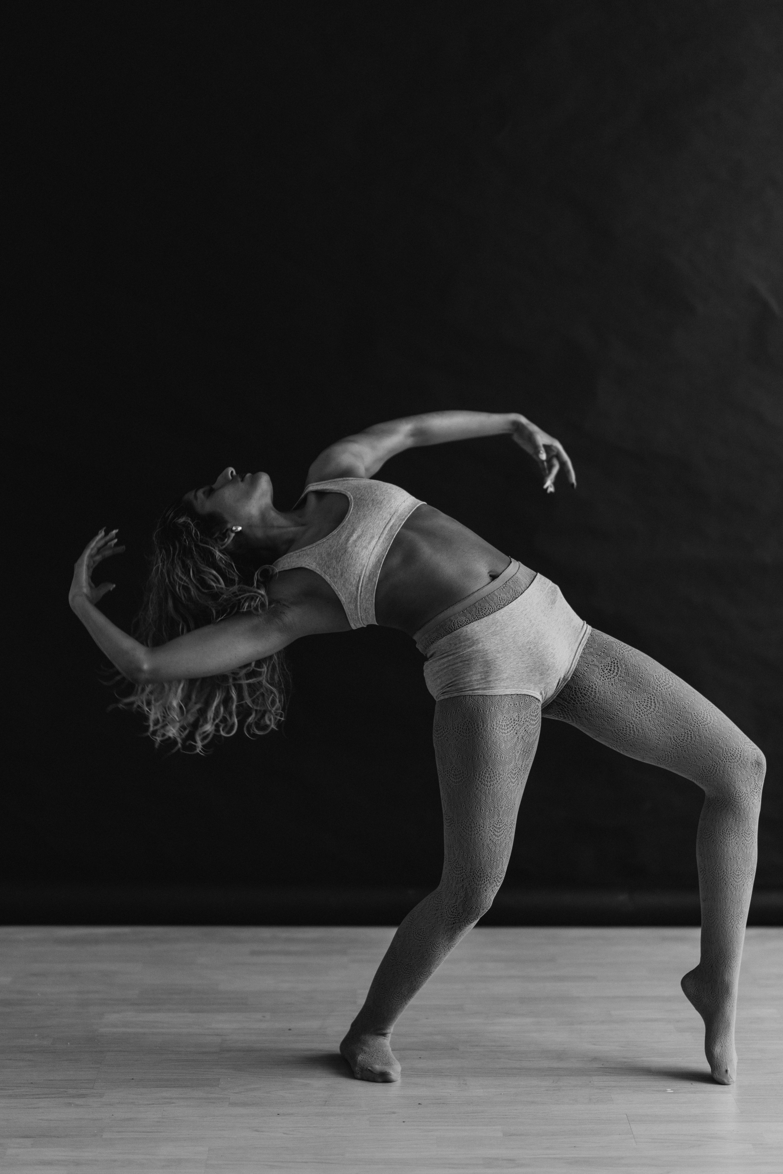 DANCERS. Victoria Olonen – Cinematic Portrait Artist | Helsinki & Europe