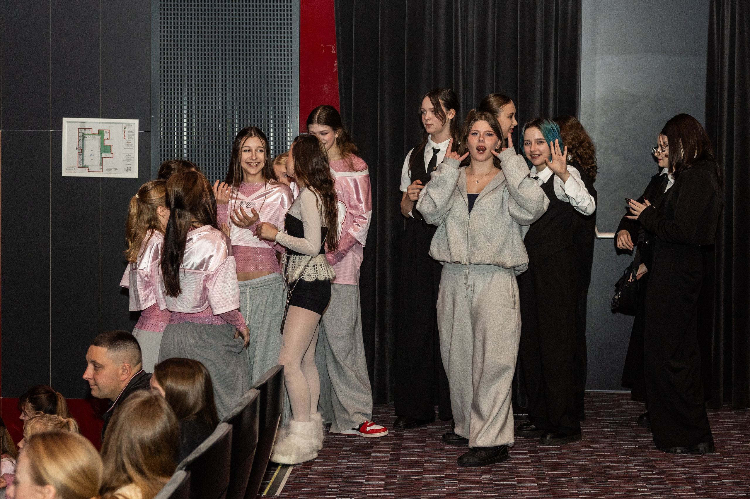 LEO DANCE SHOW WINTER 2025. Семейный и детский фотограф в Варшаве Мила Бобровская