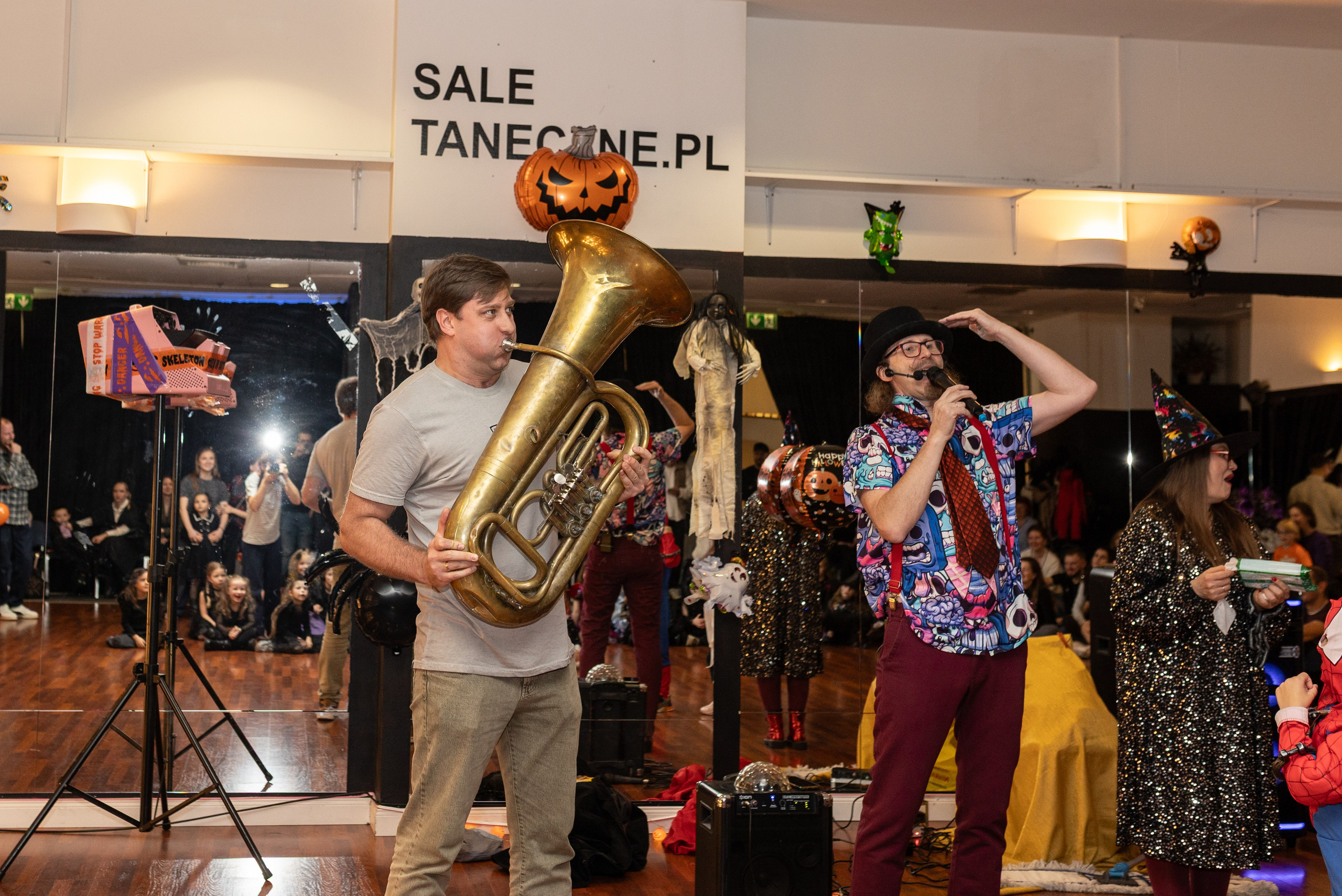 Leo dance studio Helloween 2025. Семейный и детский фотограф в Варшаве Мила Бобровская