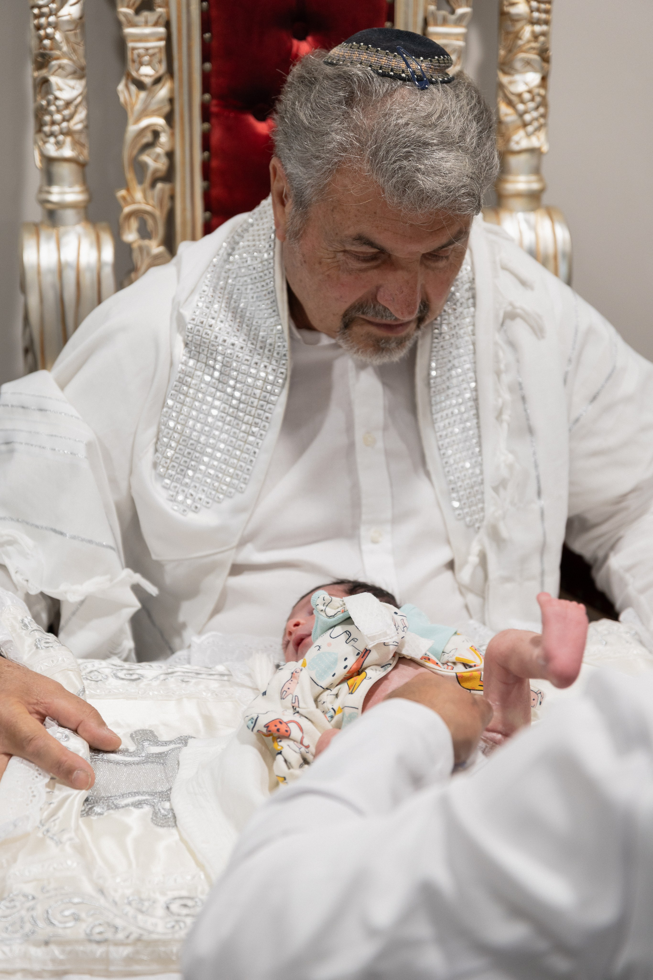 Brit Milah: A Sacred Covenant Ceremony. Portrait, family, maternity & wedding photography & videography in SoCal Kseni Vibe