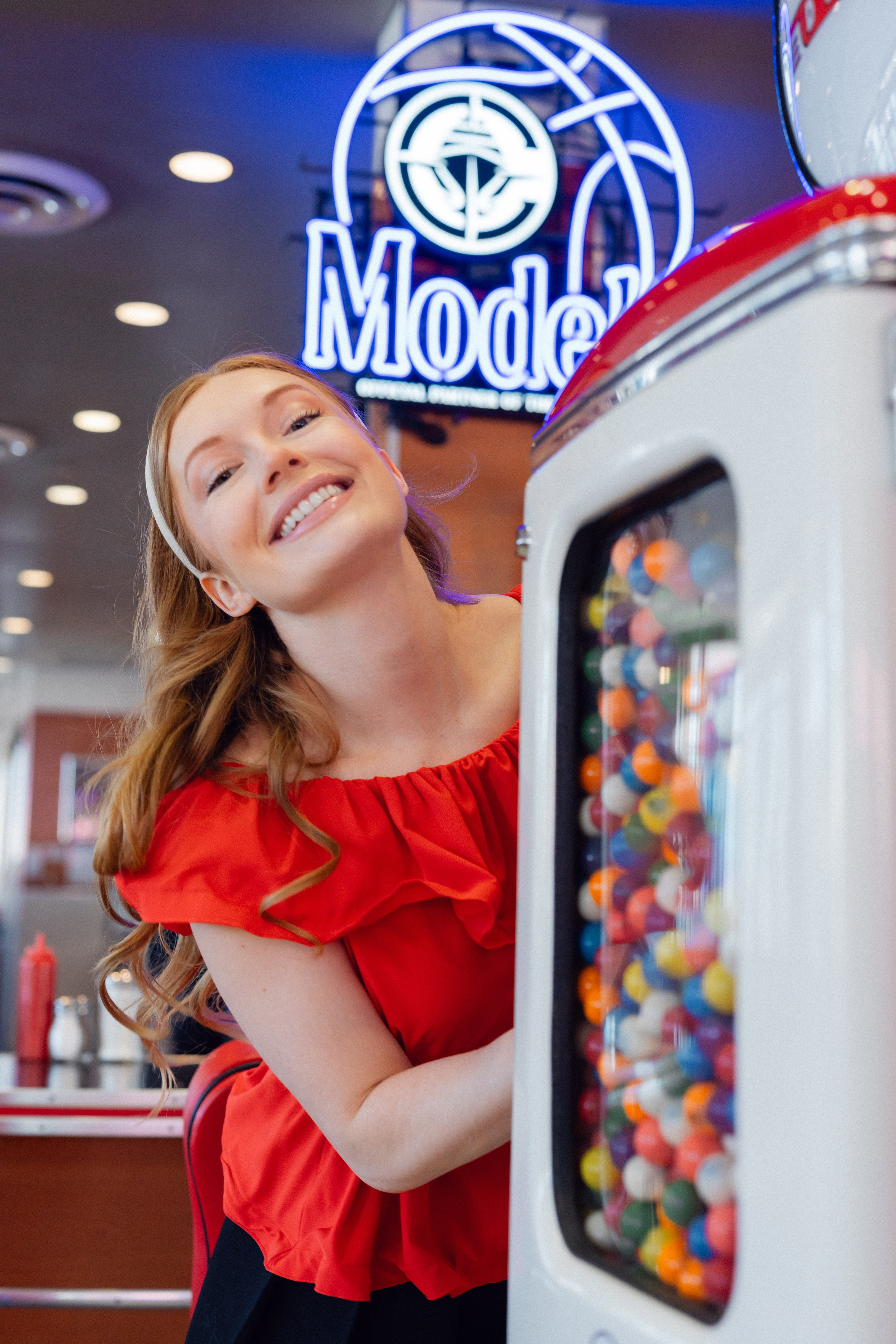 Photoshoot in diner, 50s. Portrait, family, maternity & wedding photography & videography in SoCal Kseni Vibe