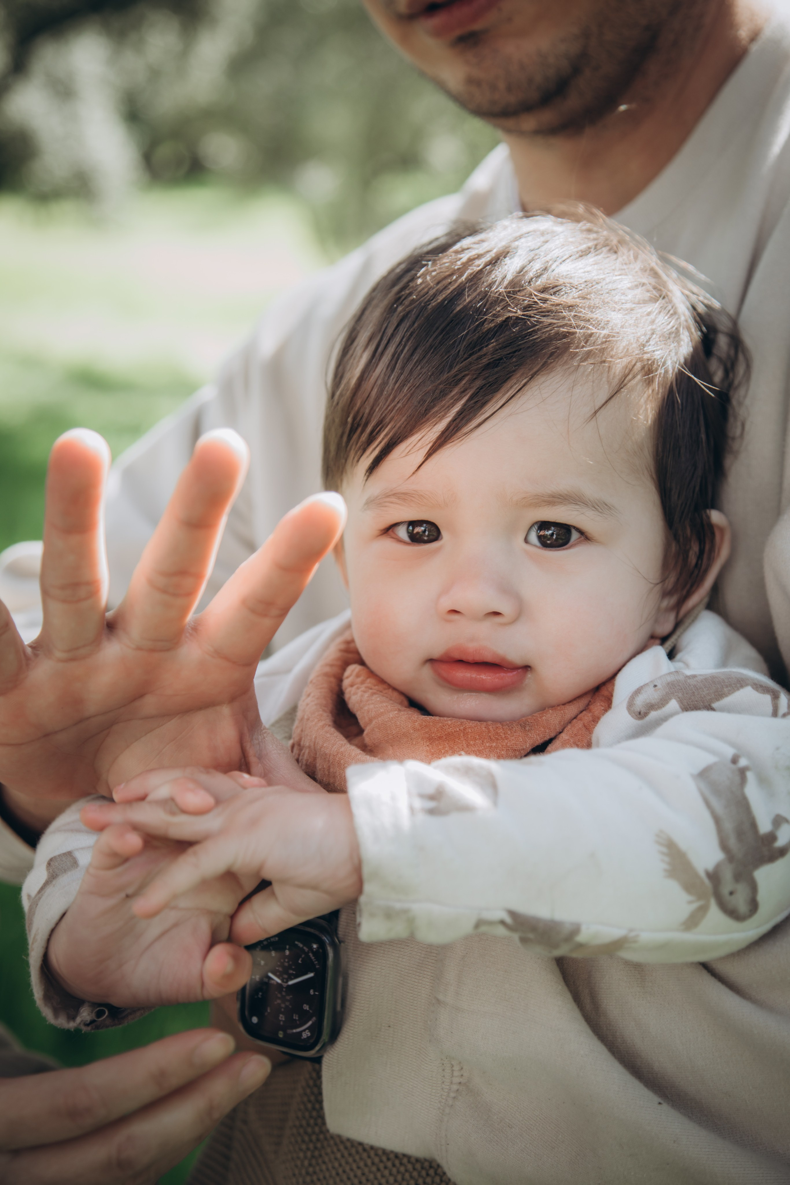Family in nature. Family and children’s lifestyle photographer Elena Tumanova