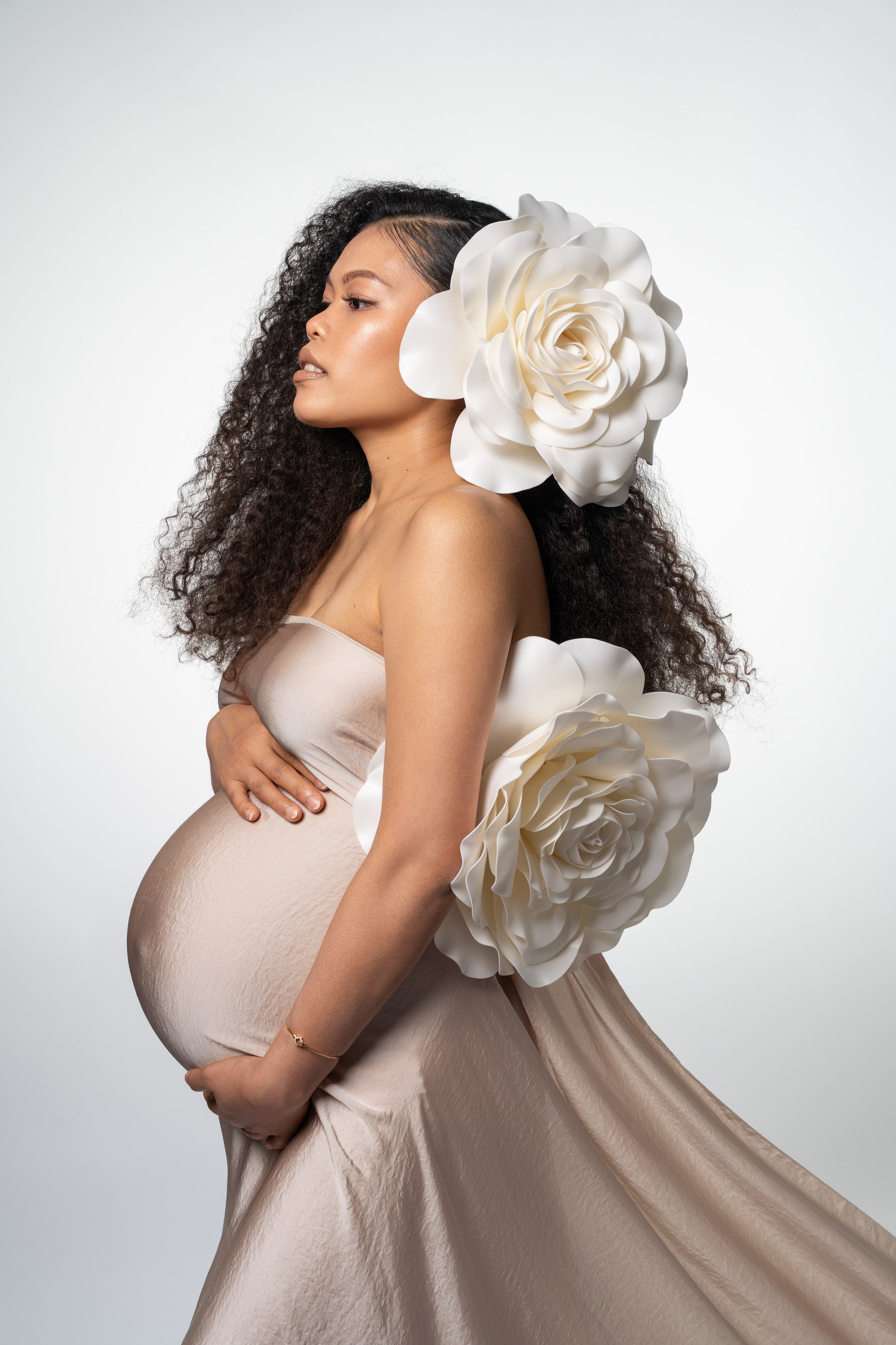 Babybauch Fotoshooting. Anna, Fotografin aus Wien, Österreich. Ich fotografiere in folgenden Genres: Babybauch-, Familien-, Mode- und Weihnachtsfotografie