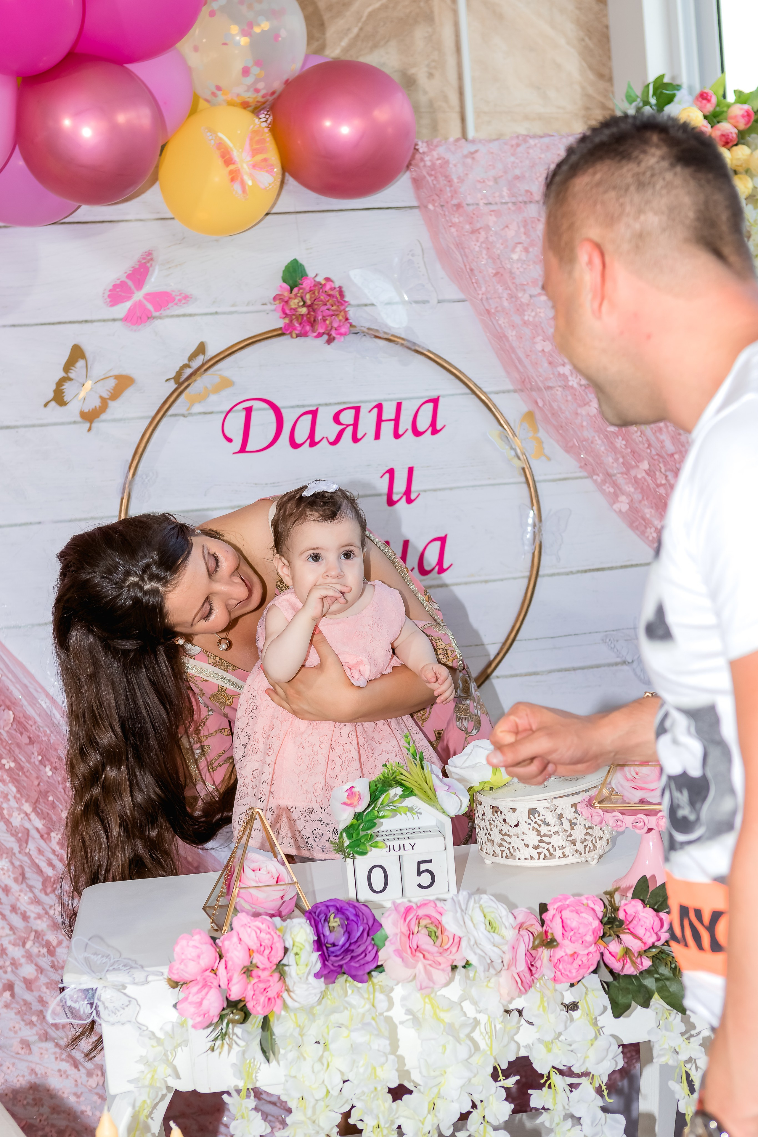 Чрстит Първи Рожден Ден. Фотограф Ирина Йотова