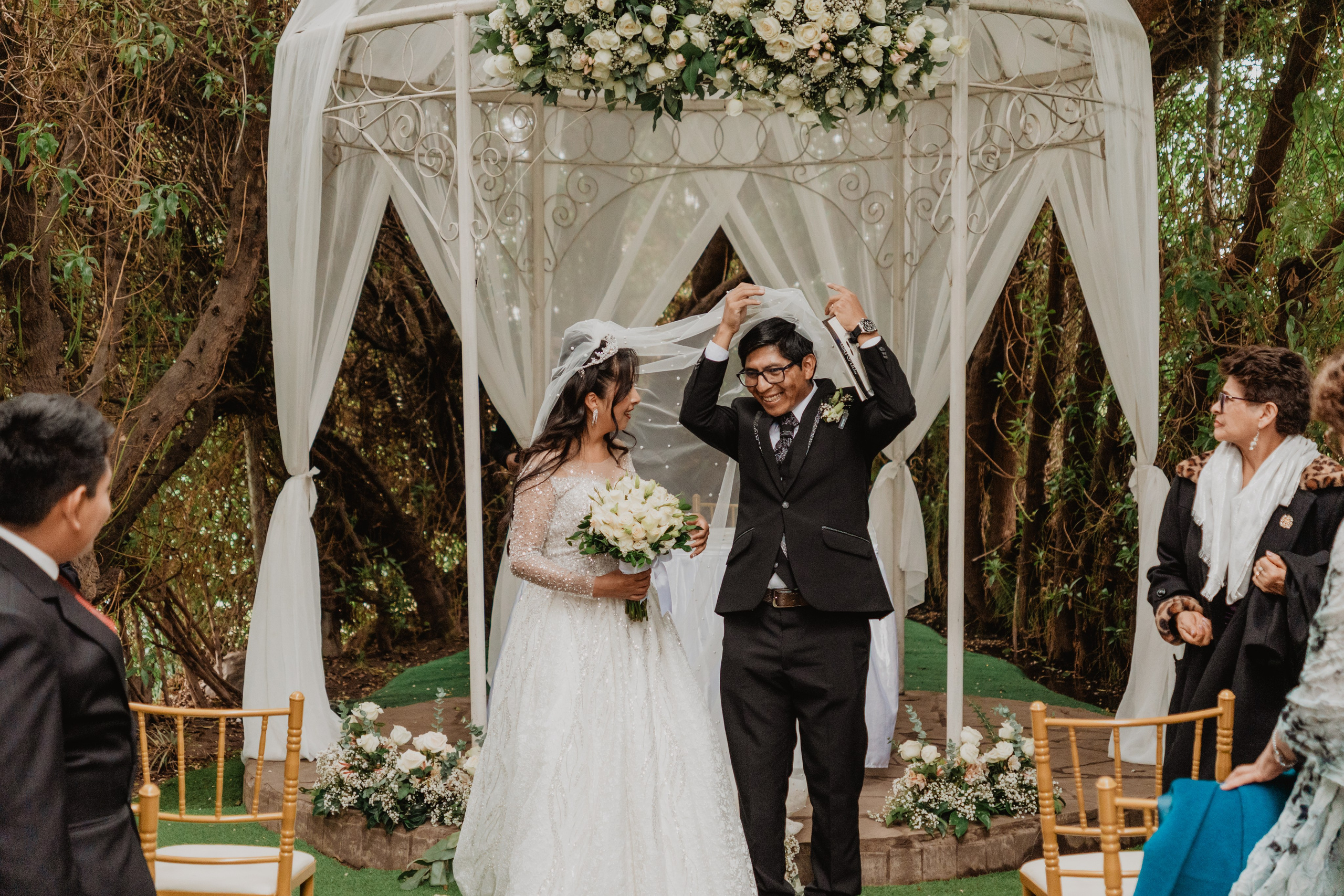 FERNANDO + MARIBEL | BODA RELIGIOSA. Studio KVTA | Fotografía y Video de Bodas en Arequipa