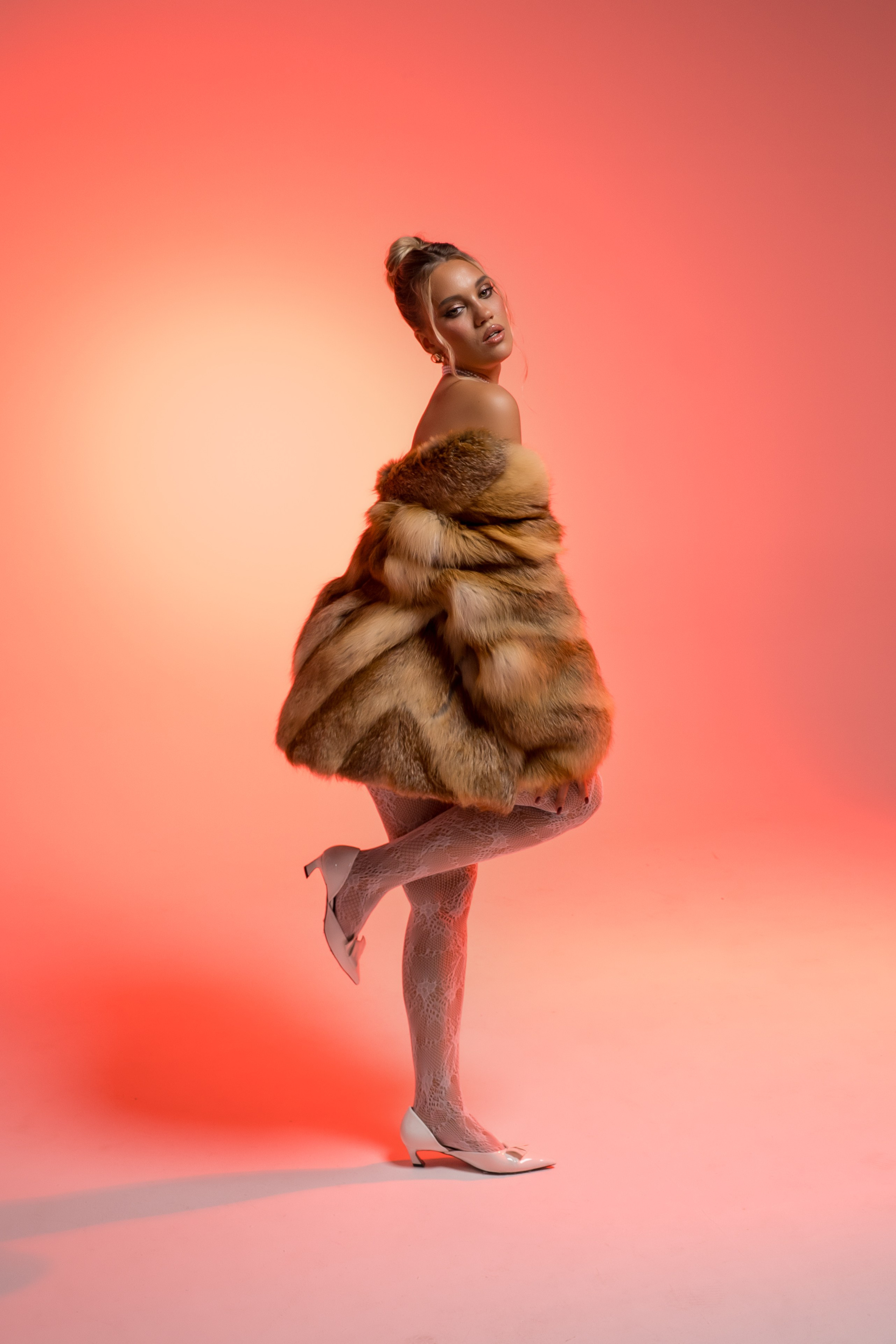 Photographer in Abu Dhabi — Studio Photoshoots for Families, Couples & Individuals. Mariia Safronova is your photographer in Abu Dhabi and Dubai