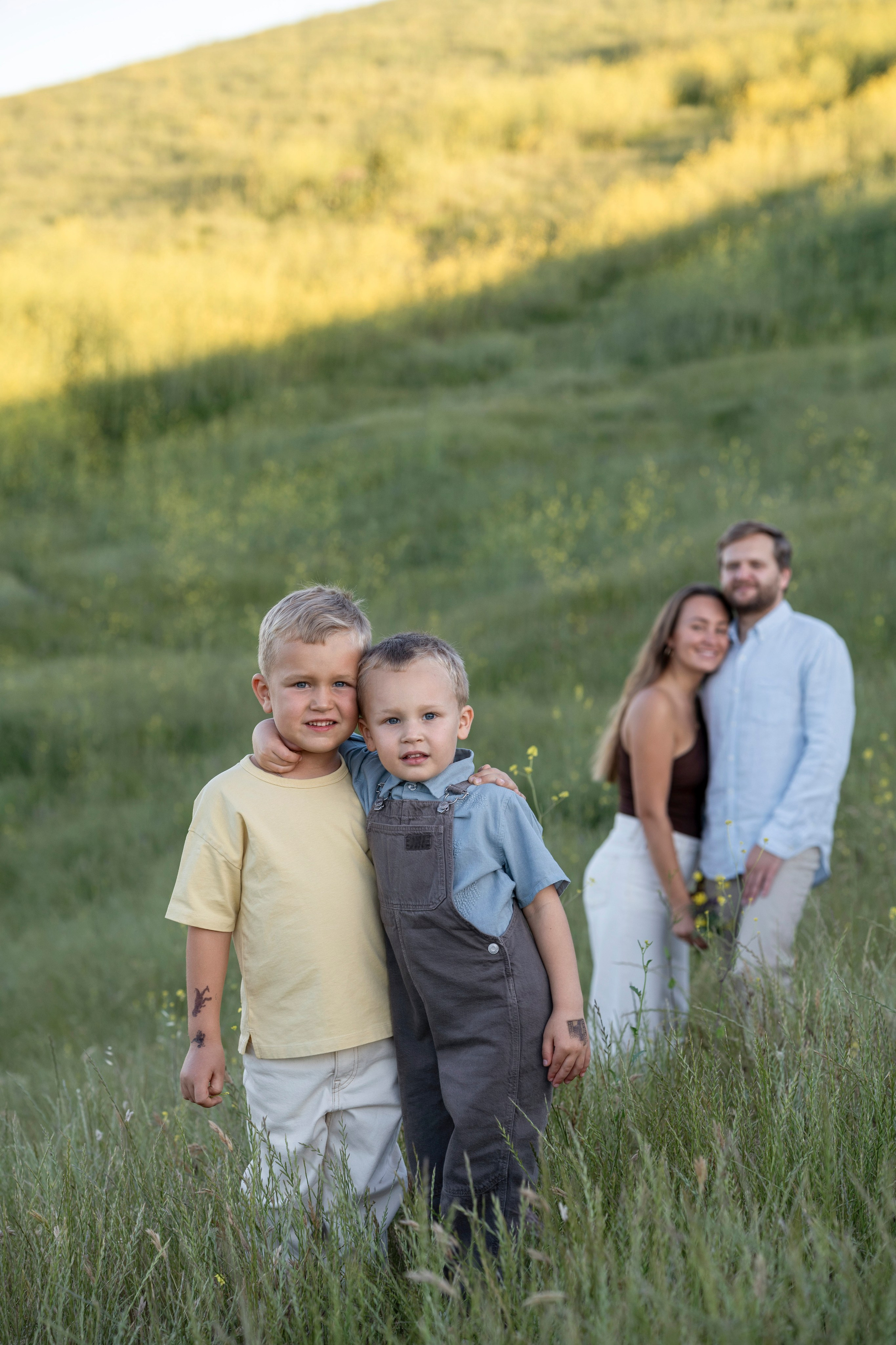 Lifestyle family session, candid family moments, outdoor family portraits, family photo shoot, natural family photos, kids and parents. Bay Area Photographer: family, maternity, love story, wedding