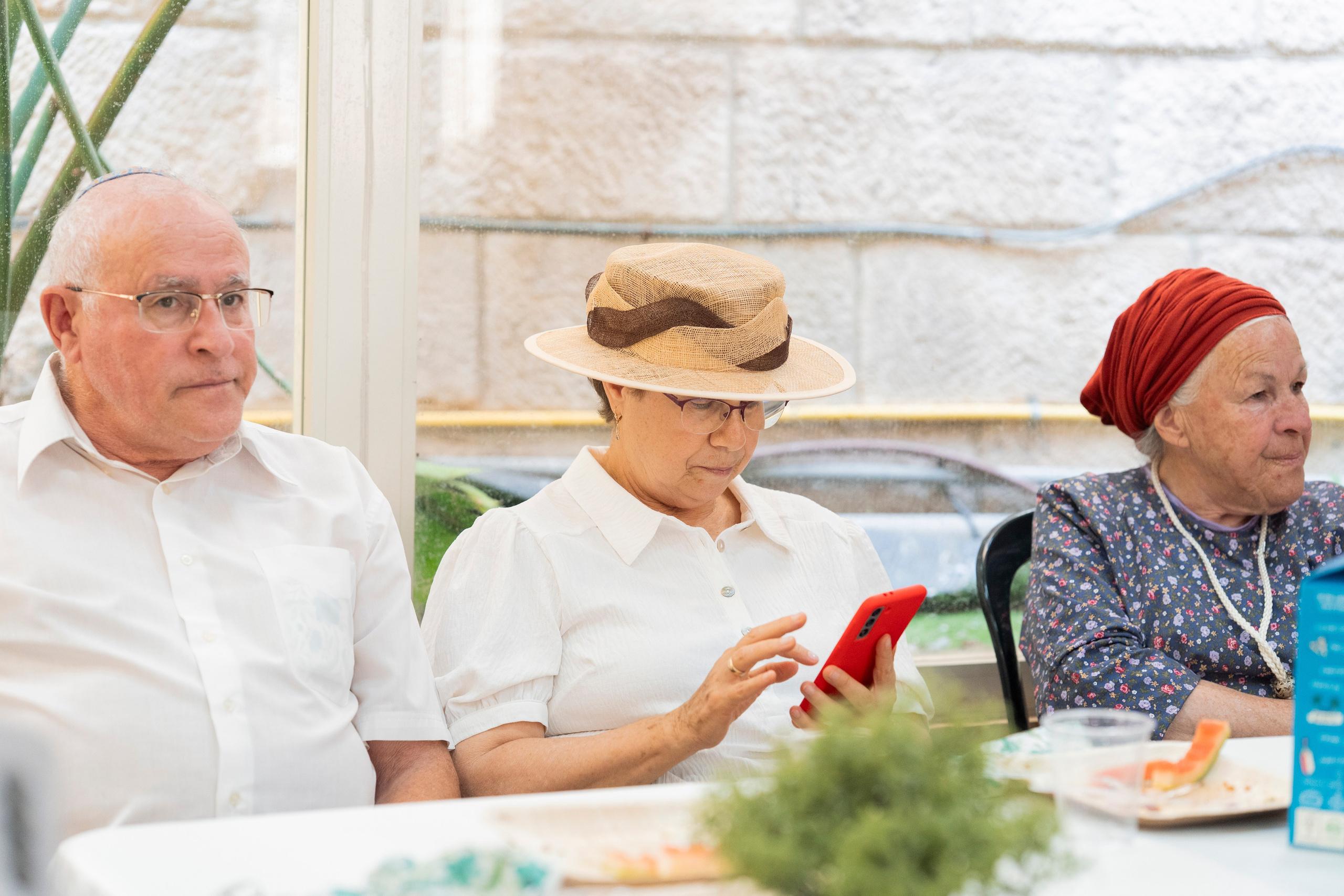 הנחת התפילין רפאל לוי. יוסף מזרחי צילום חתונה, ברית וזוגיות. צלם מקצועי שאוהב להוציא אתכם הכי יפים ברגעים הכי מרגשים