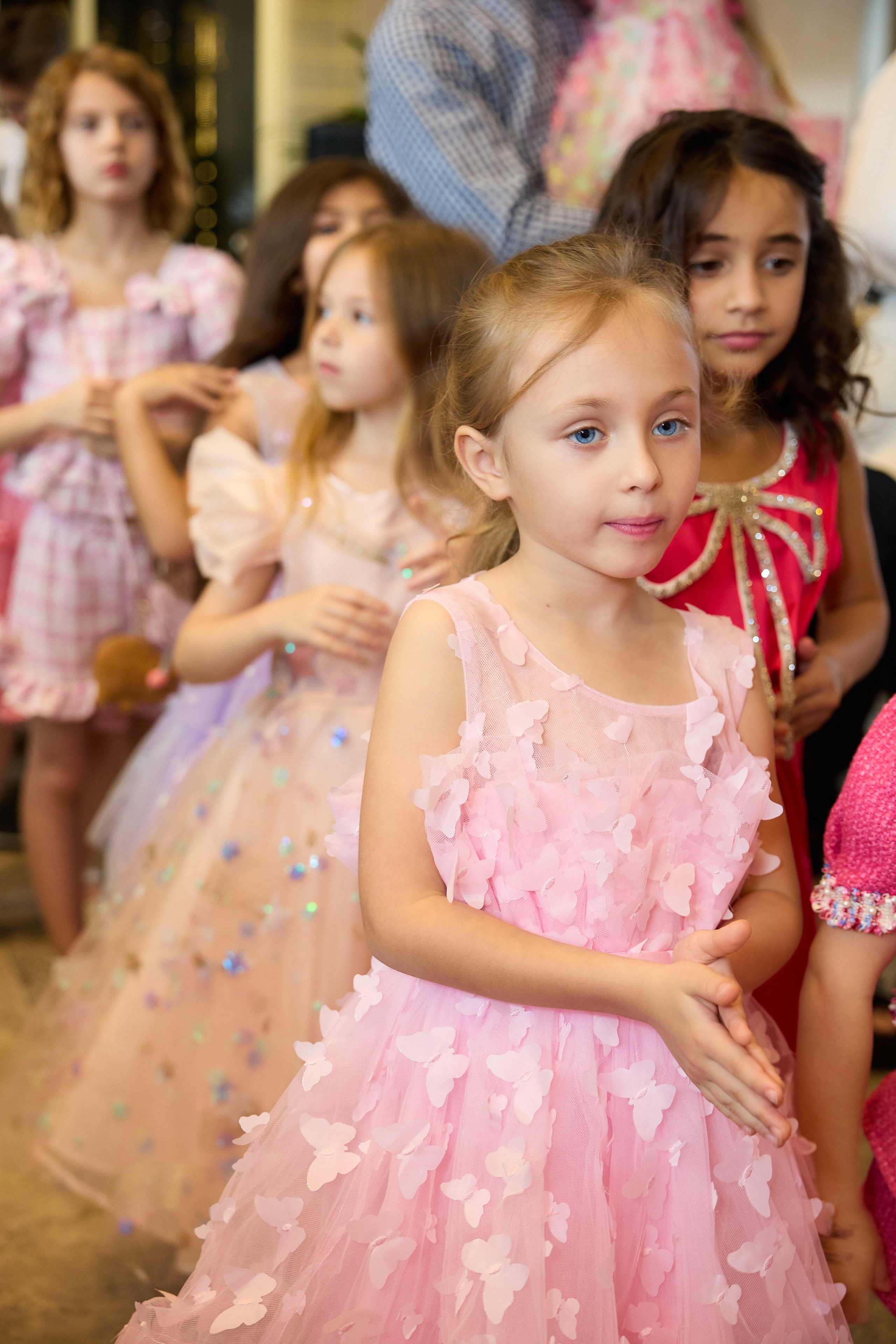 Авторская благотворительная художественная выставка Дианы Бортник. Фотограф Юлия Маковеева