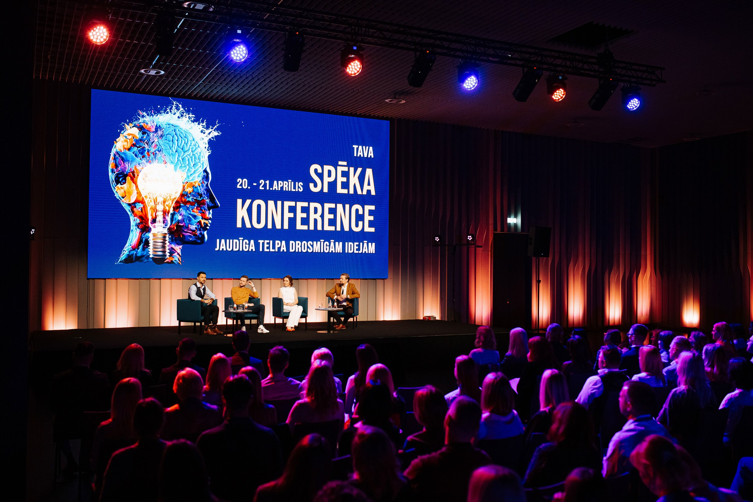 Dzīvesvirsotnes konference. Kāzu un ģimenes fotogrāfs Rīgā