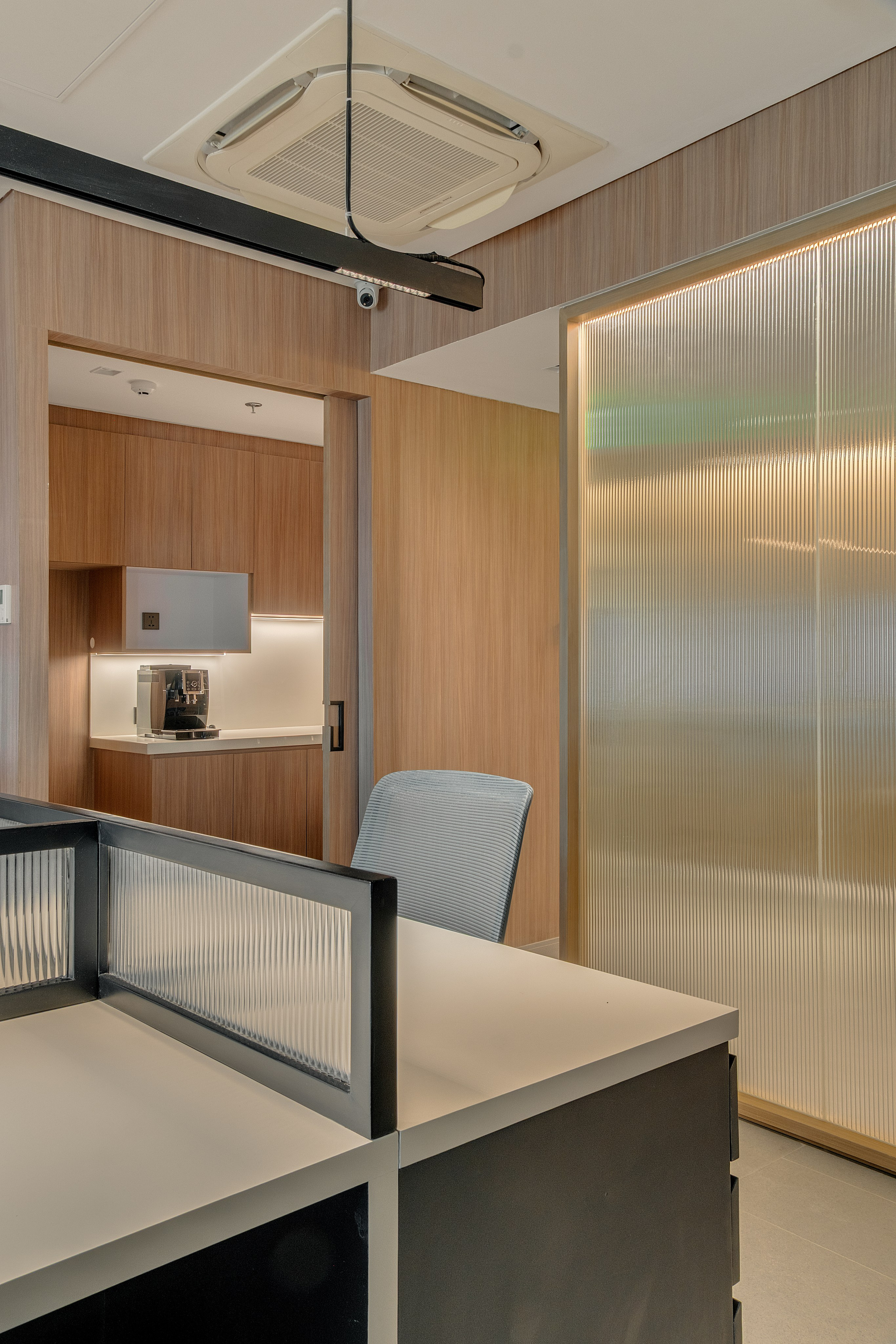 Office // Glaston Tower. Interior & Architectural Photographer Philippines | Argen Carlo Camaclang