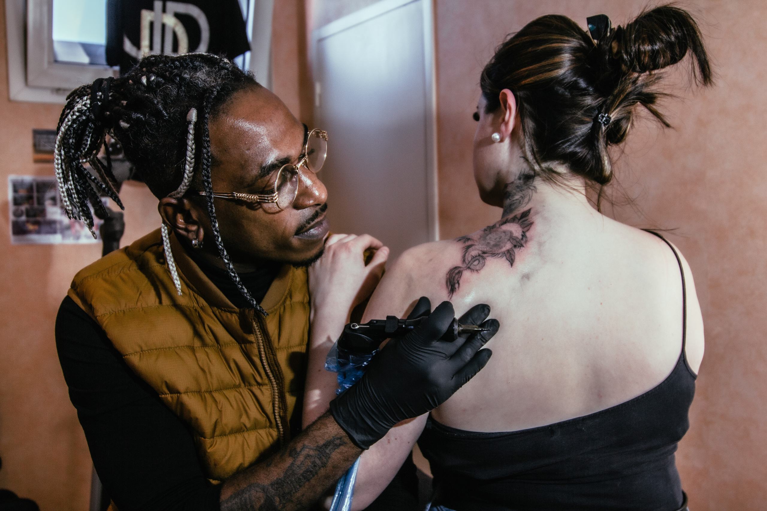 JDD Tattoo. Photographe professionnelle à Poitiers, Tours et Châtellerault | Studio photo entre Poitiers et Tours – portraits, familles, entreprises, ma