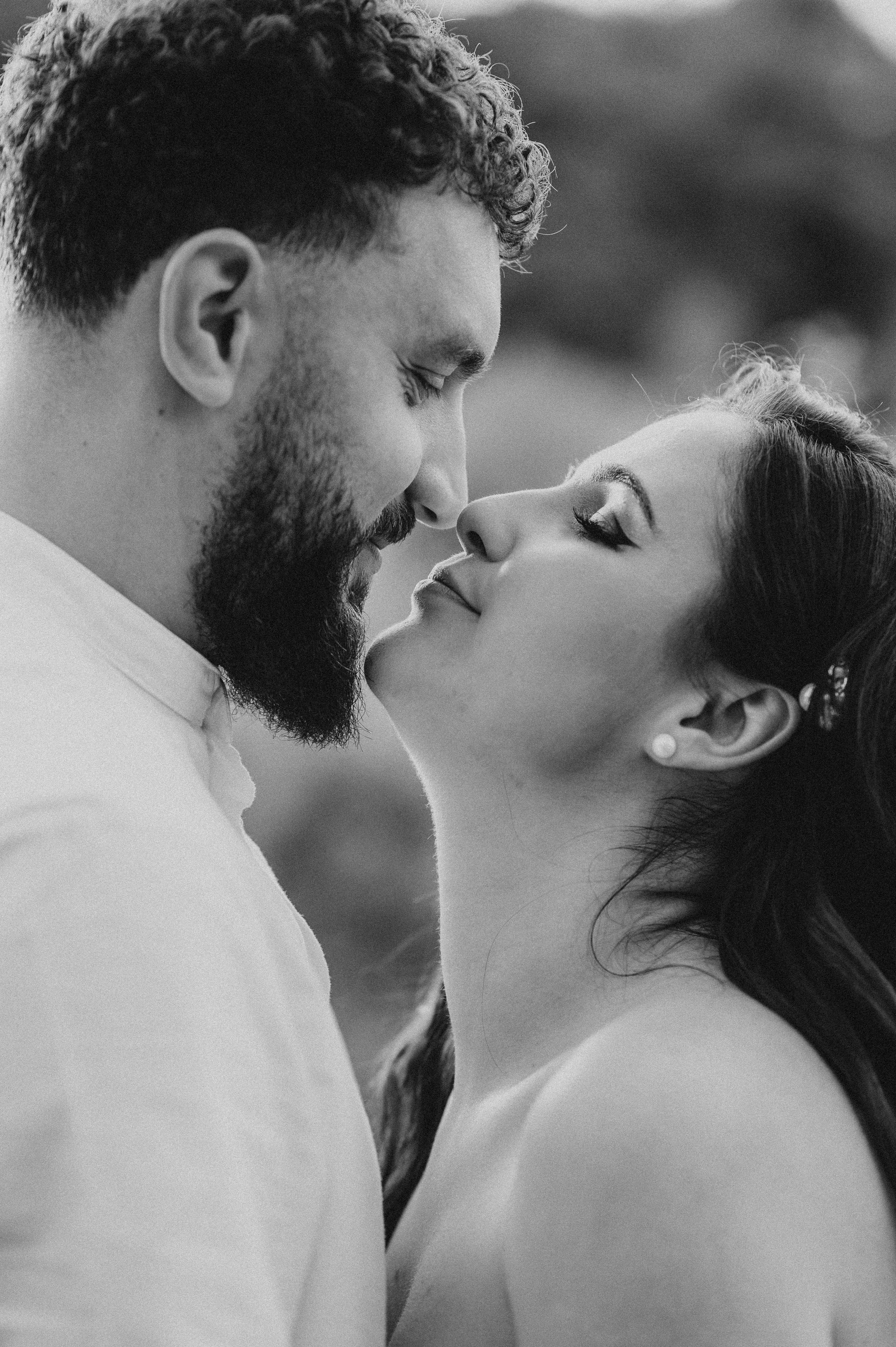 Magda + Andrei | Lovers in the garden. Proud Vision Weddings | Wedding Photography & Film — Servicii profesionale Foto Video Nunta Iasi