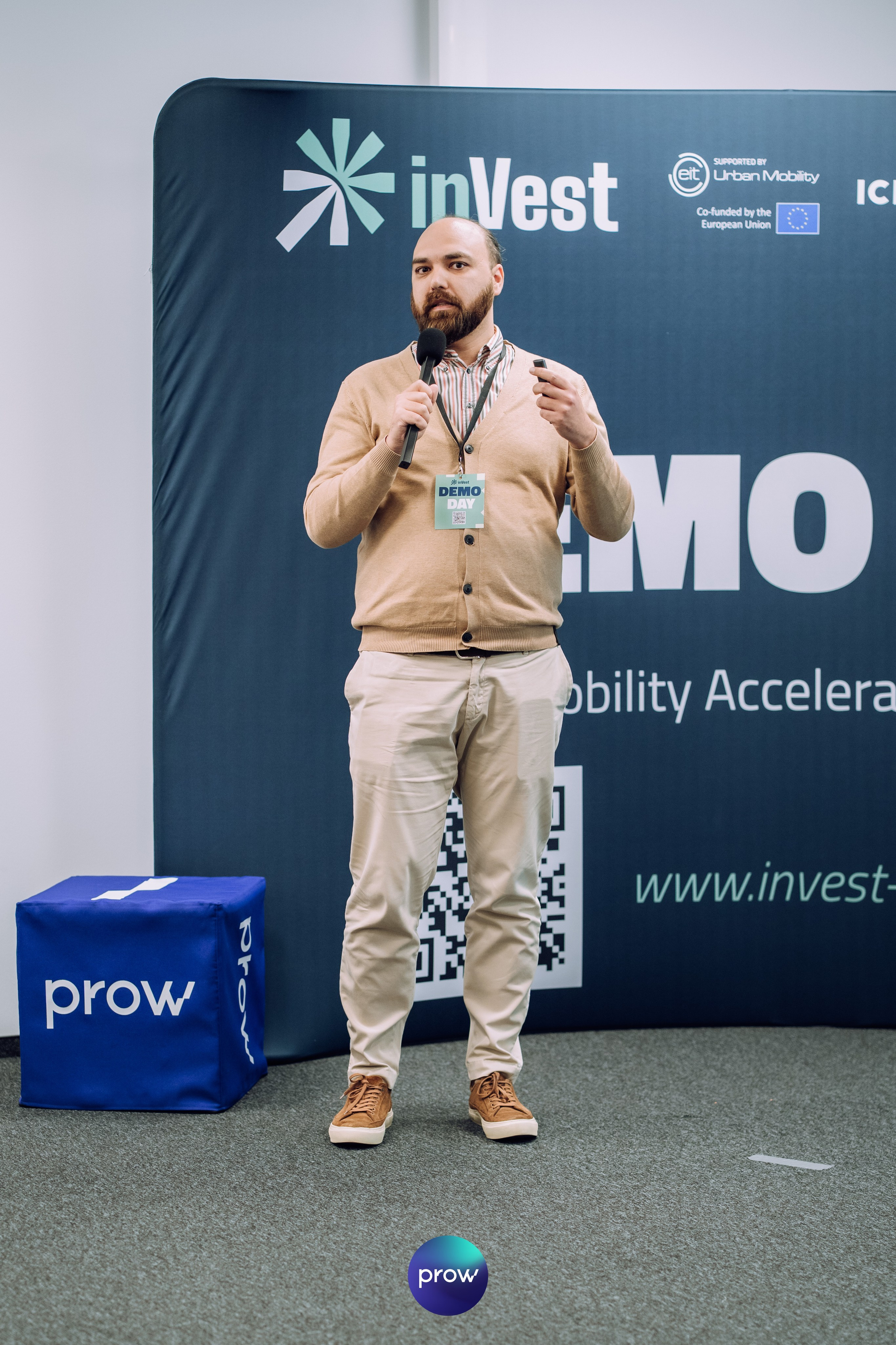InVest DemoDay @ Cowork. Cozac Cristian Photographer