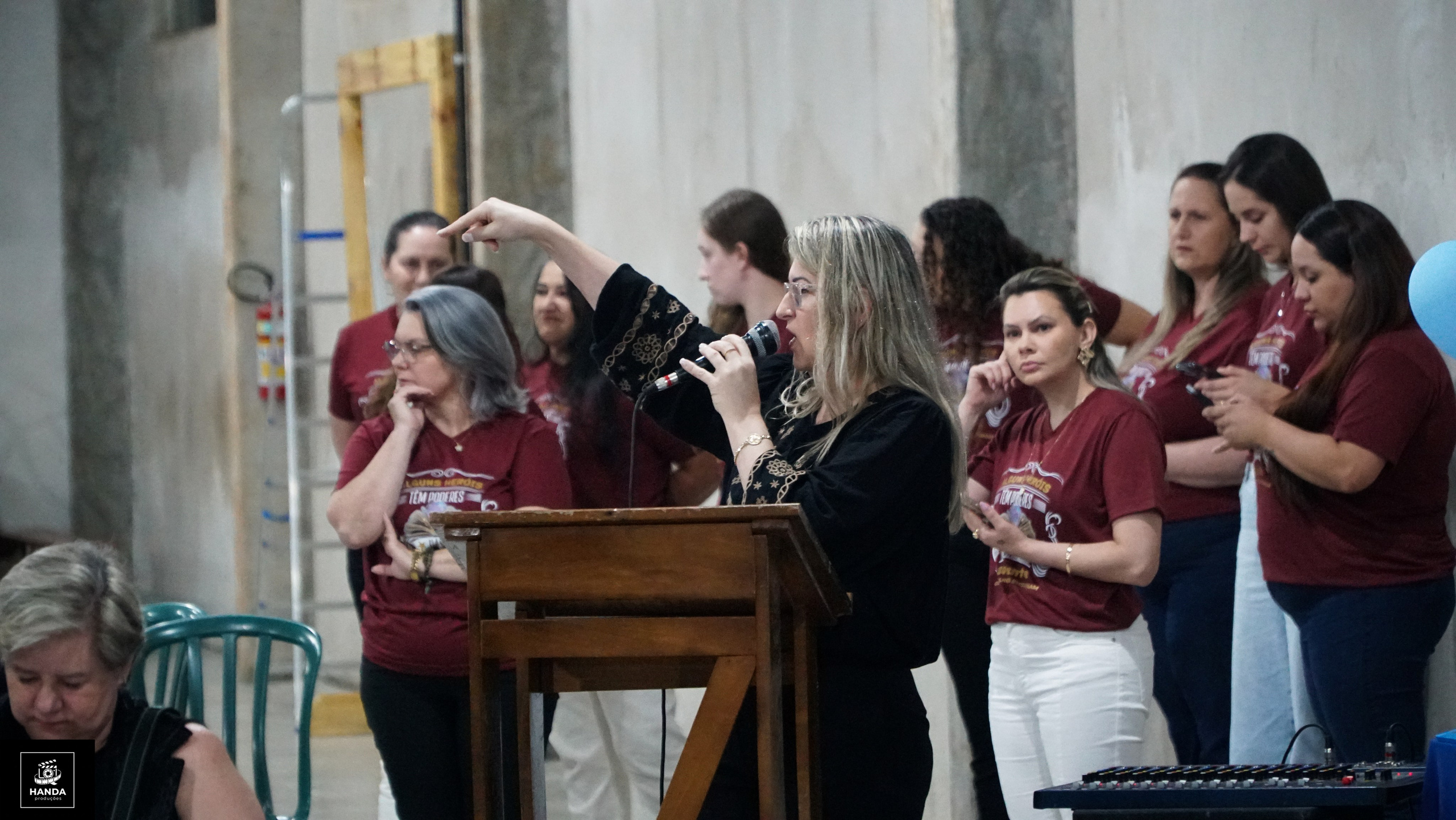 Noite autógrafos colégio Aurélio Buarque de Holanda. Handa Produções