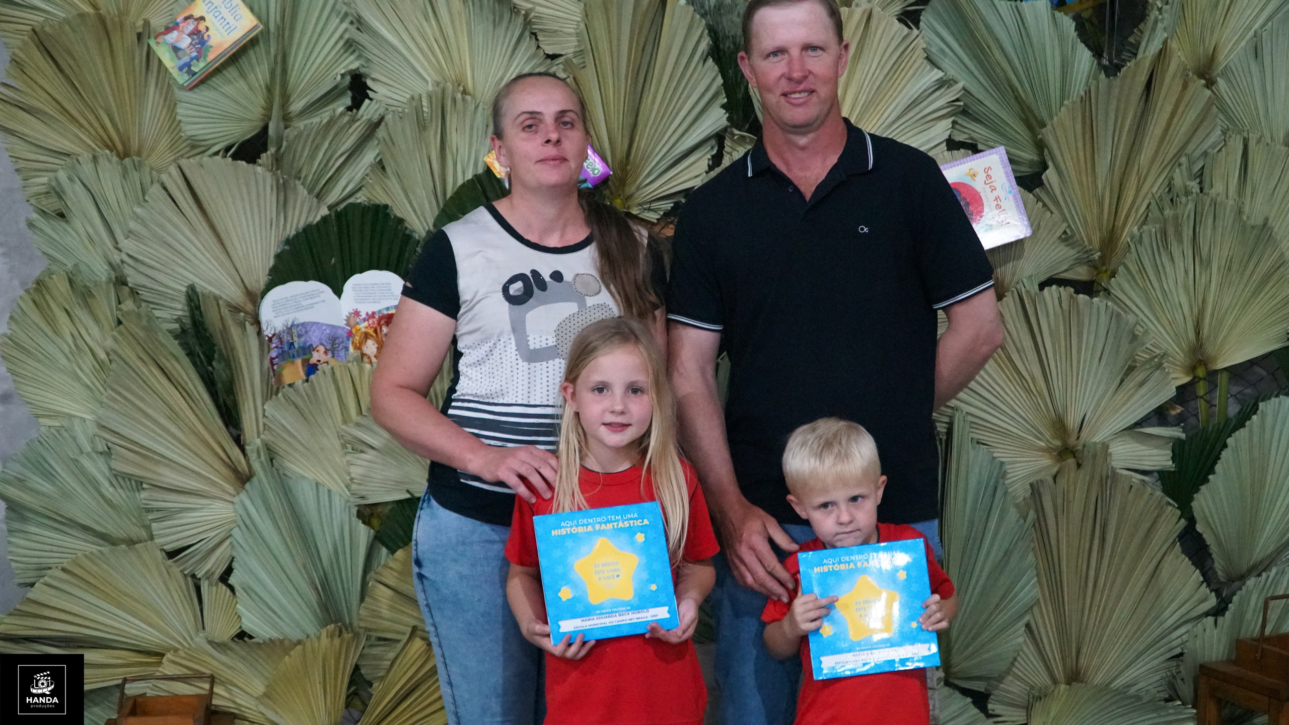 Noite autógrafos colégio Aurélio Buarque de Holanda. Handa Produções