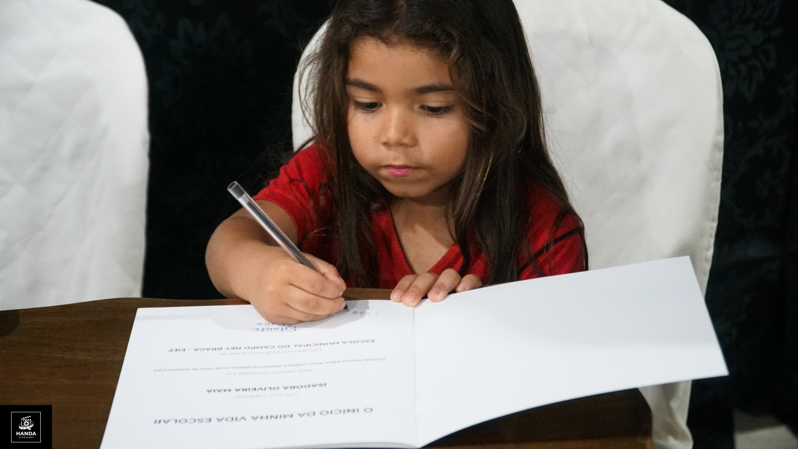 Noite autógrafos colégio Aurélio Buarque de Holanda. Handa Produções