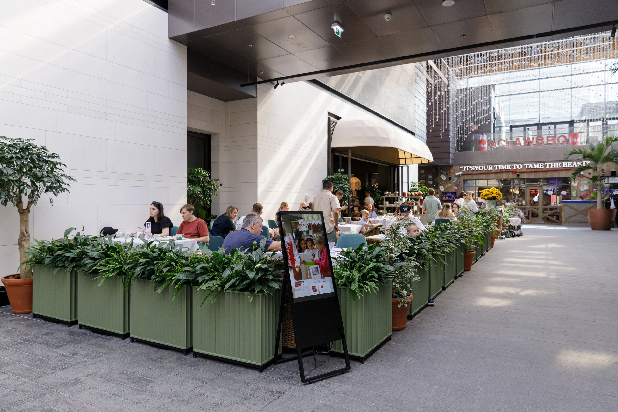 Maslenitsa at Babushka Restaurant, Dubai 2024. Photographer Anna Curly | Weddings and Events in Dubai