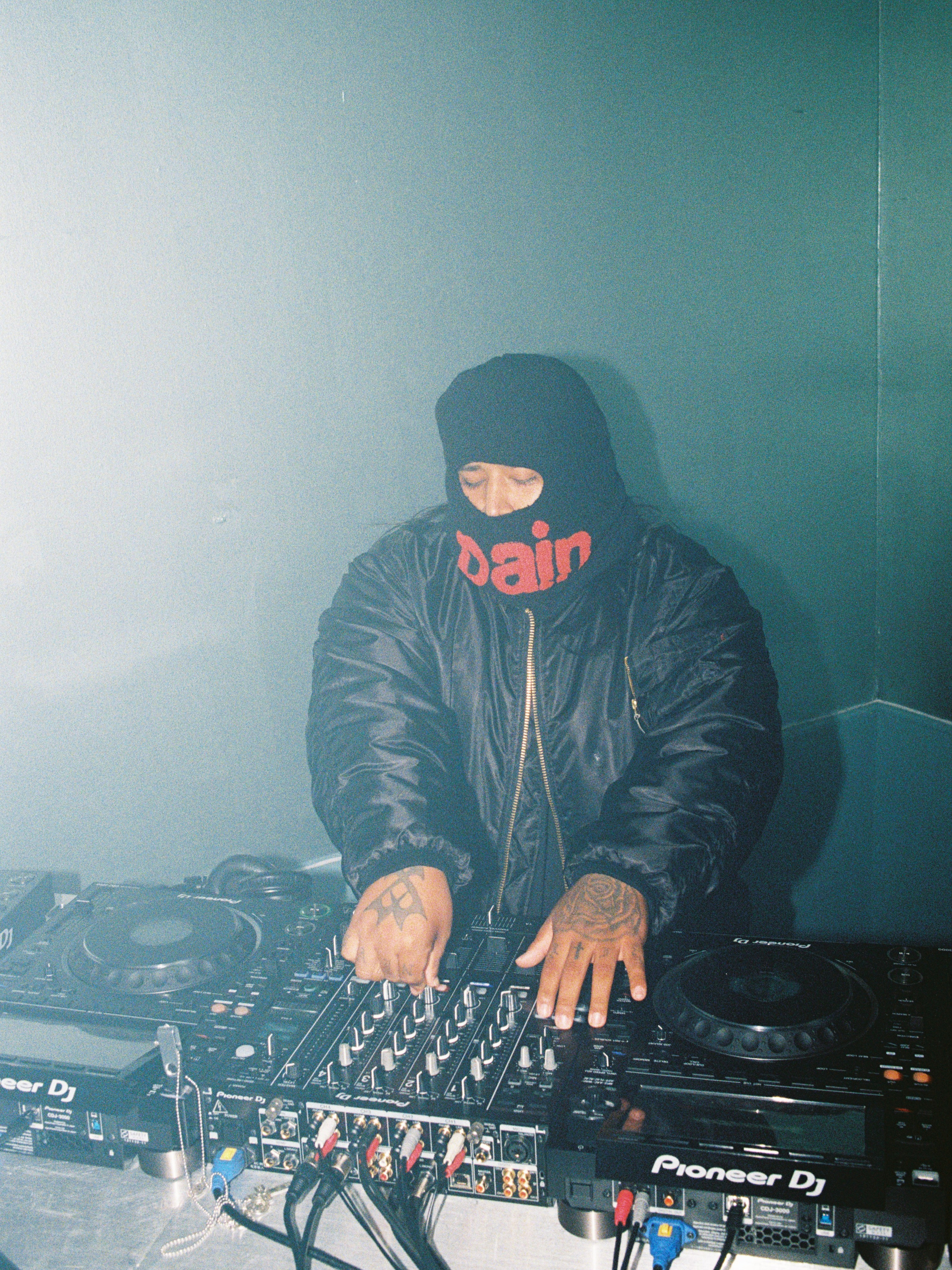 MUSIC AND EVENT. 35mm Photography by Brad Zgonena based in Chicago, IL