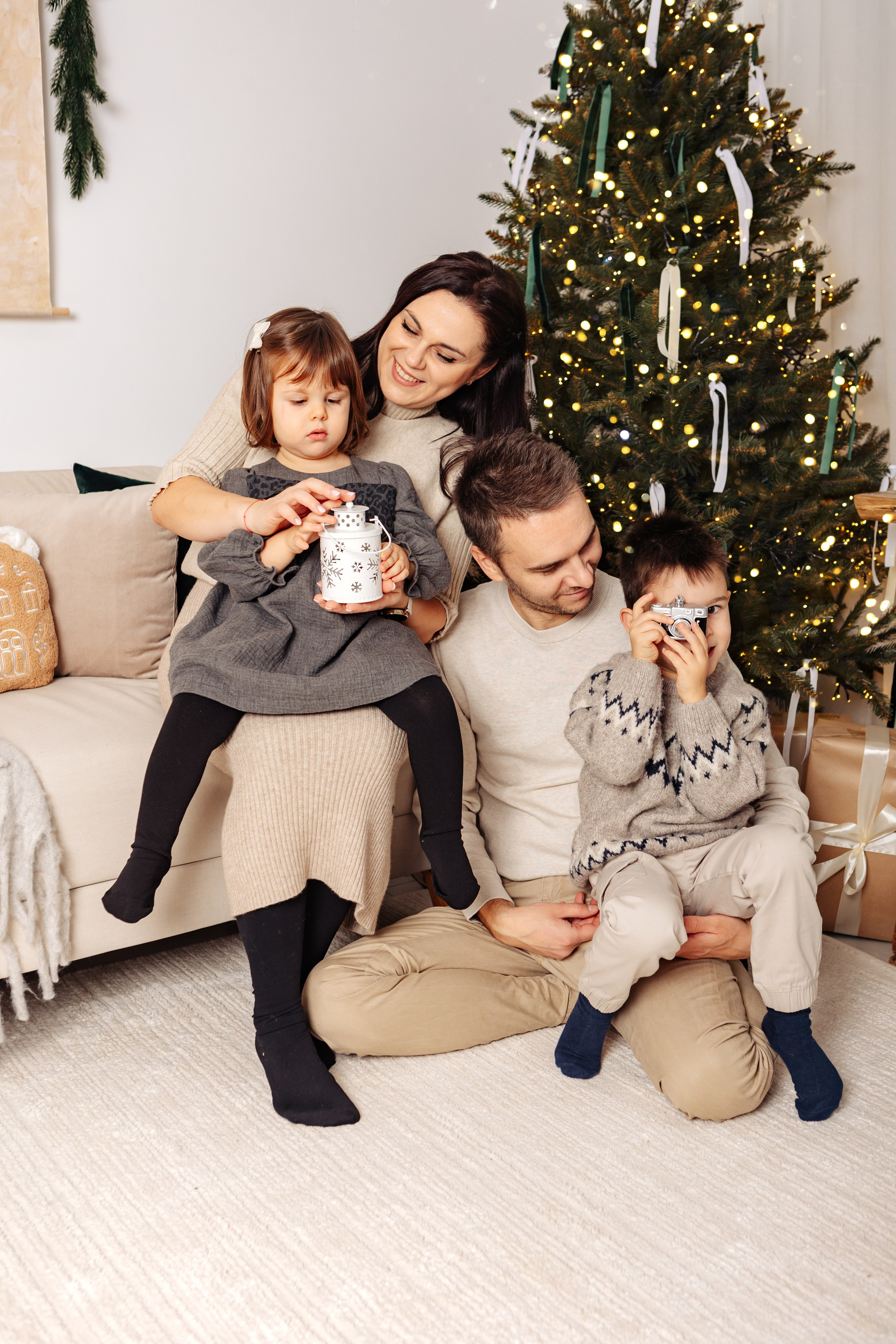 Familia Codreanu. Cristina Andronache fotograf Brașov fotograf de familie fotograf de nunta Brașov