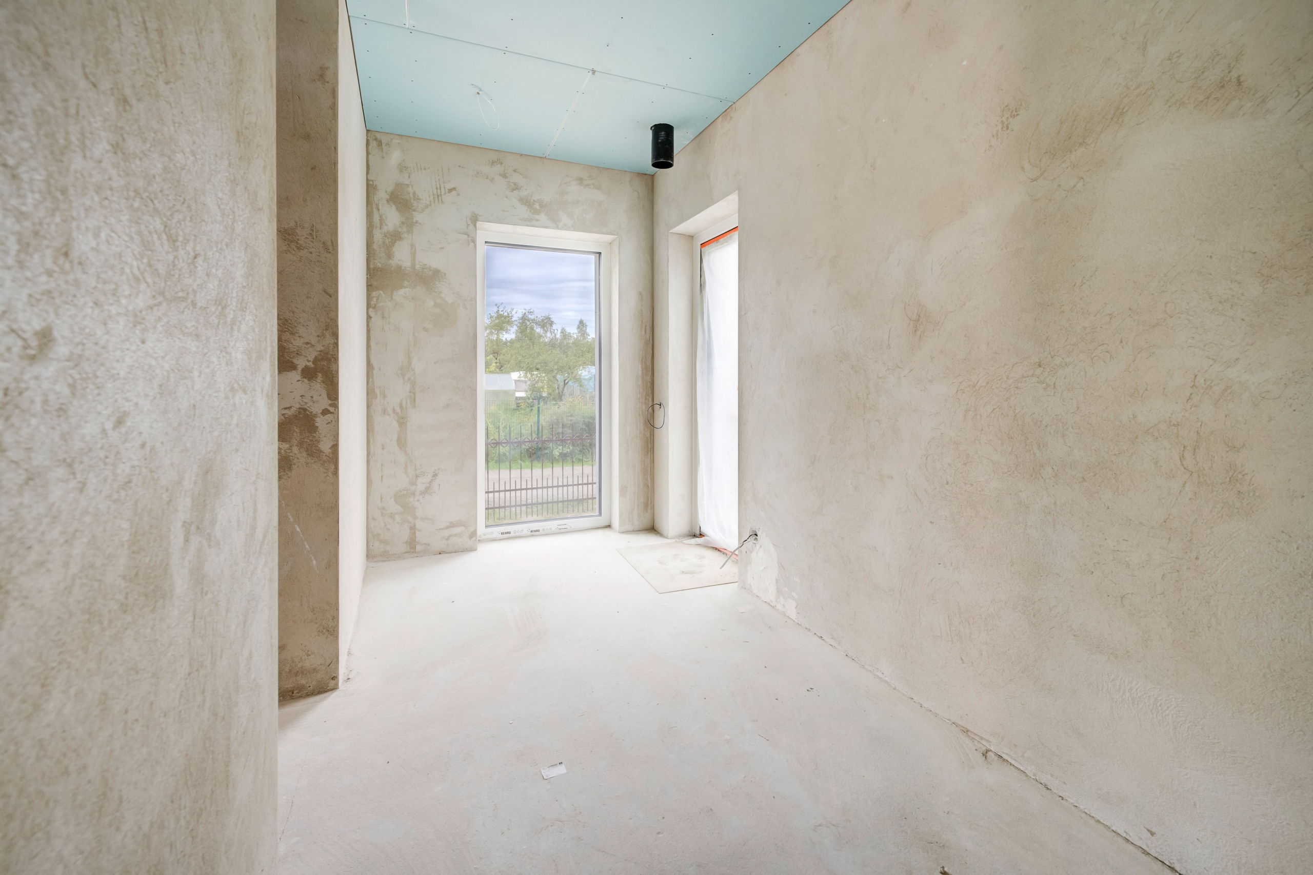 Pagubės sodų 11-oji 16, Vilnius. Namas su nepilna apdaila. Elina Sapiega fotografė Vilniuje