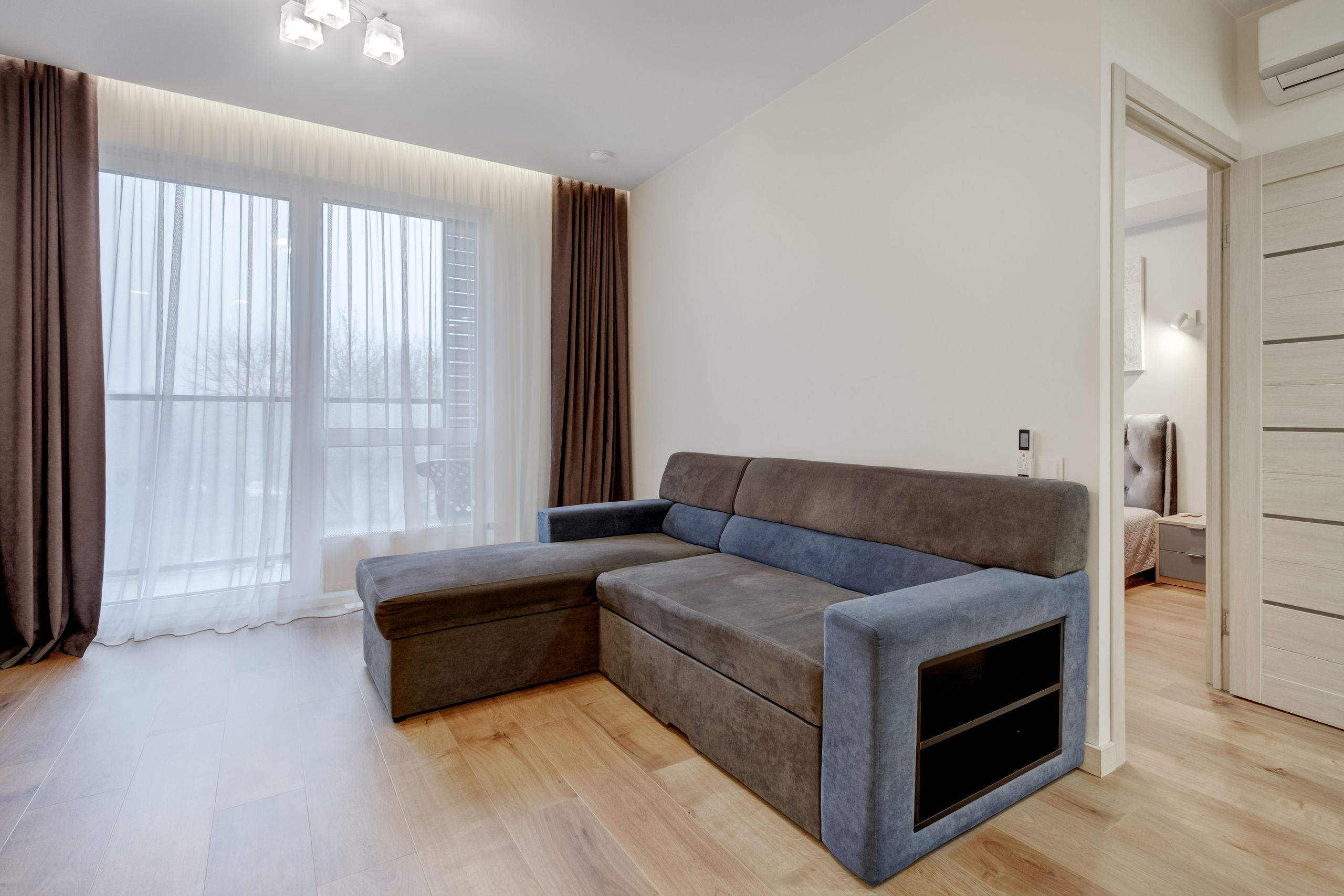 2-jų kambarių buto svetainė. Nuotrauka. Fotografė - sapiegafoto.lt