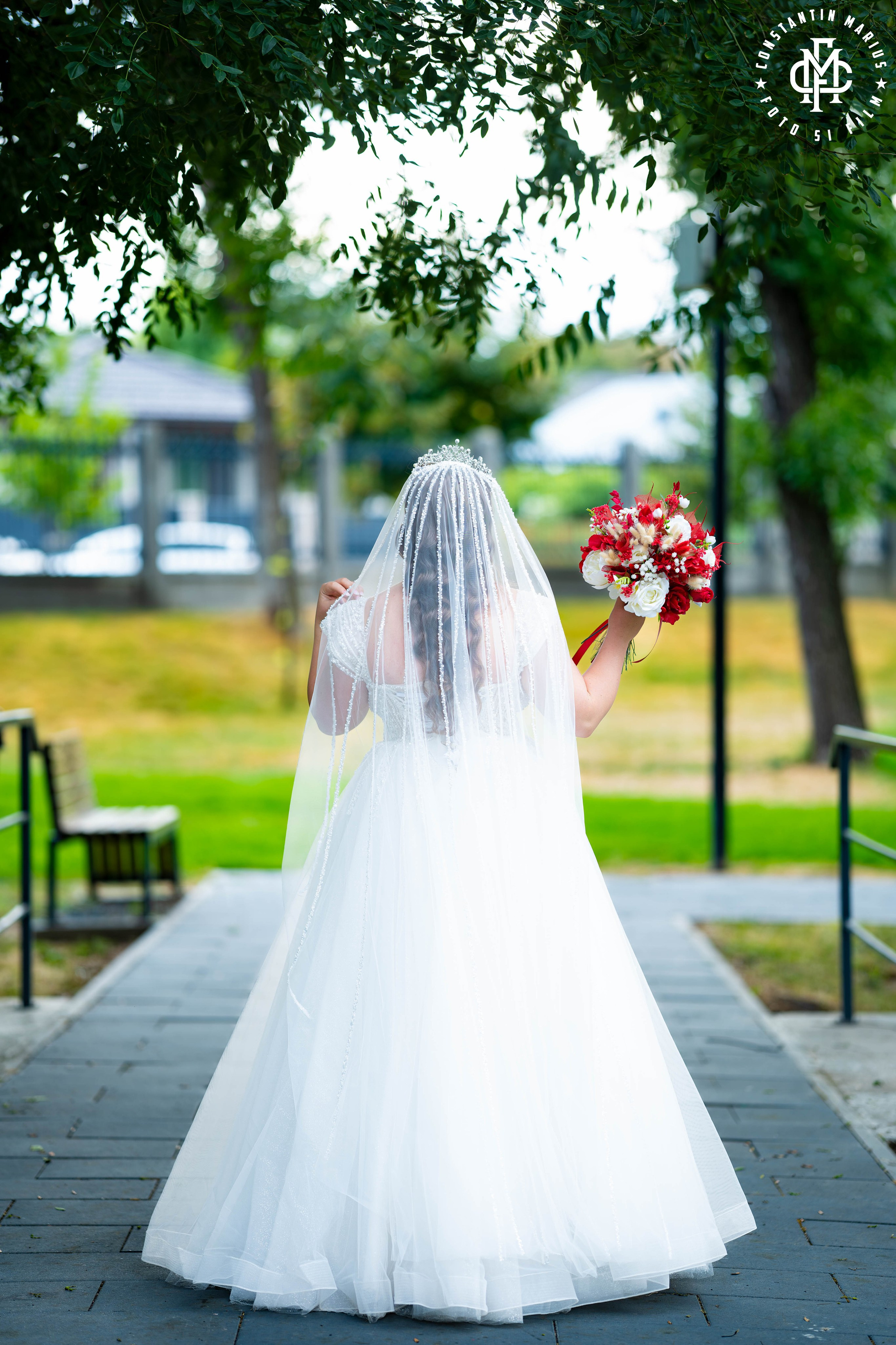 WEDDING PHOTOGRAPHY. DESPRE NOI