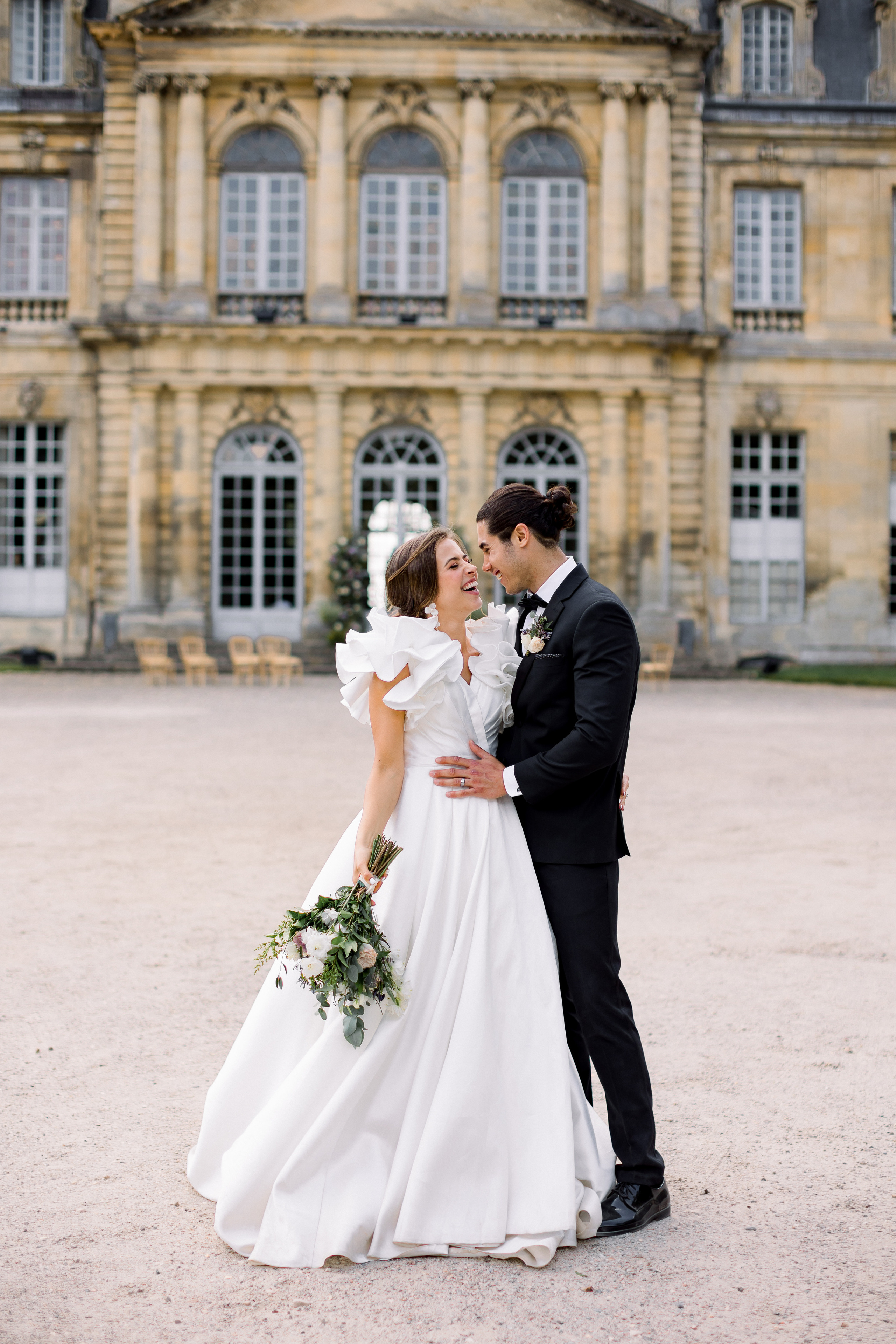 Elegantes Brautpaarshooting | Moderner Hochzeitsfotograf