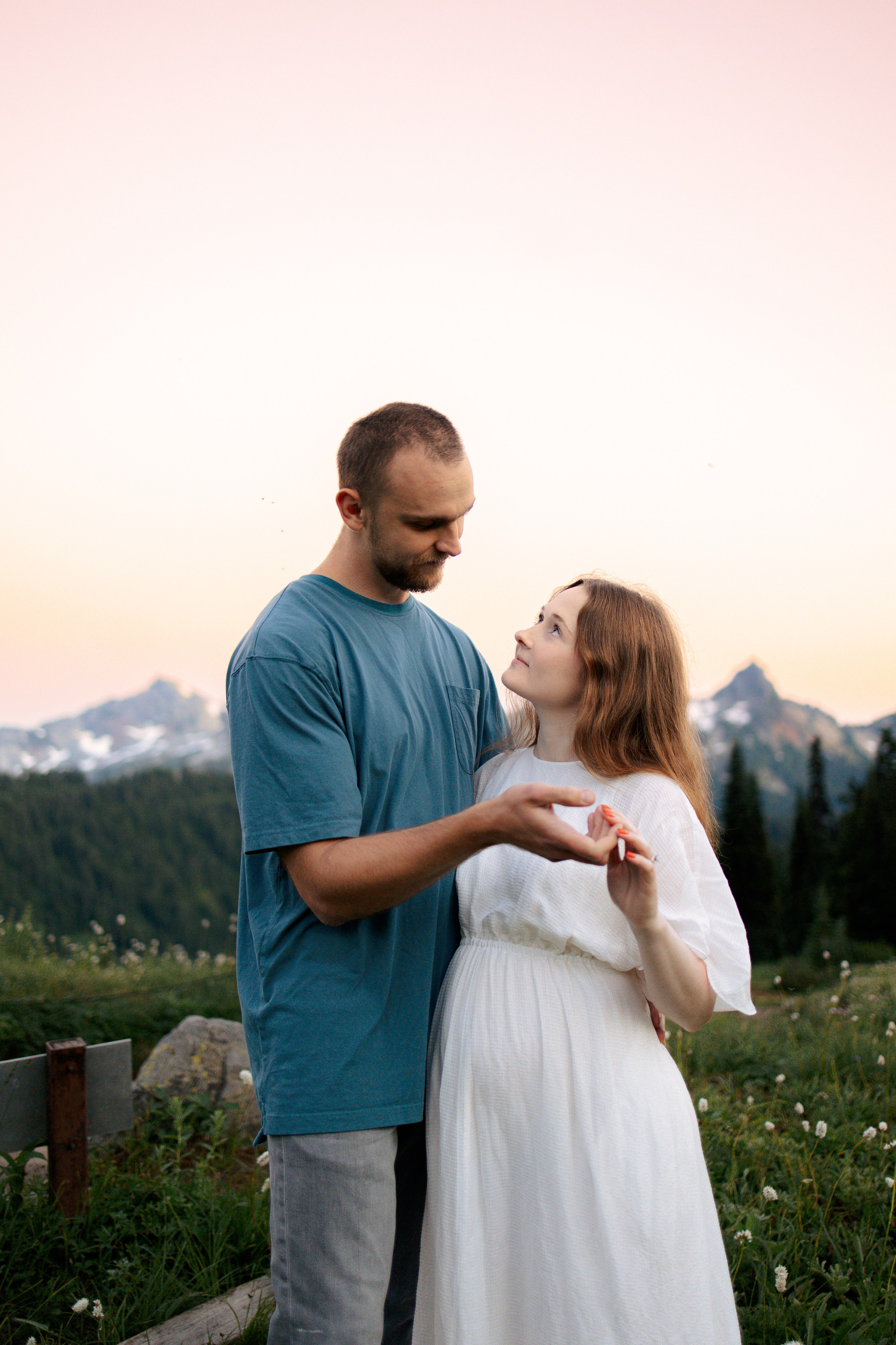 Embrace of Wildflowers. Family photographer Oregon — Washington