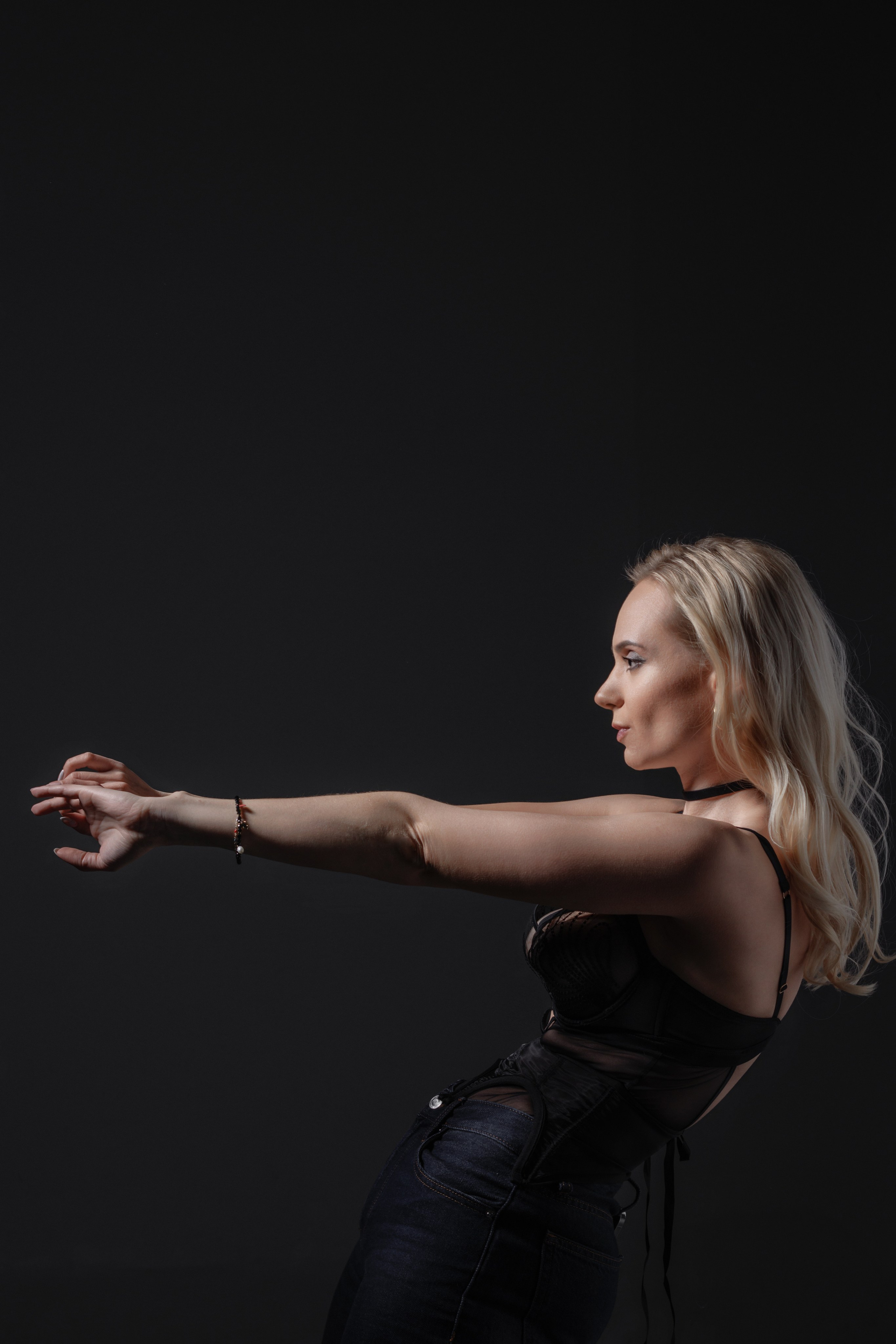 Sesión de fotos de retrato de una chica en el estudio. Fotógrafo de retrato, familia y reportajes en Valencia | España | Europa Vitalii Lumier