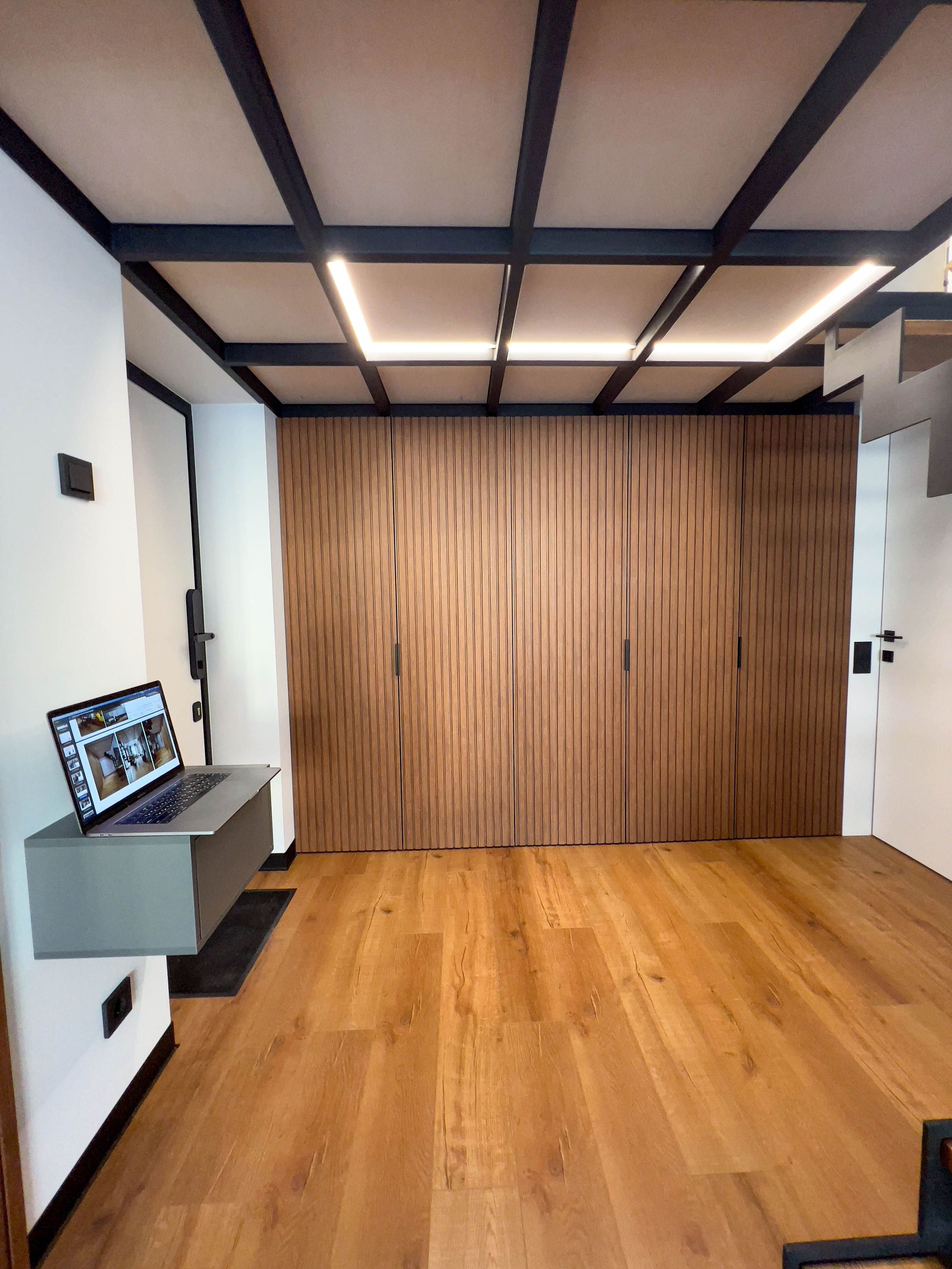 The apartment is on two levels. Fotograf Dmitrii Donets