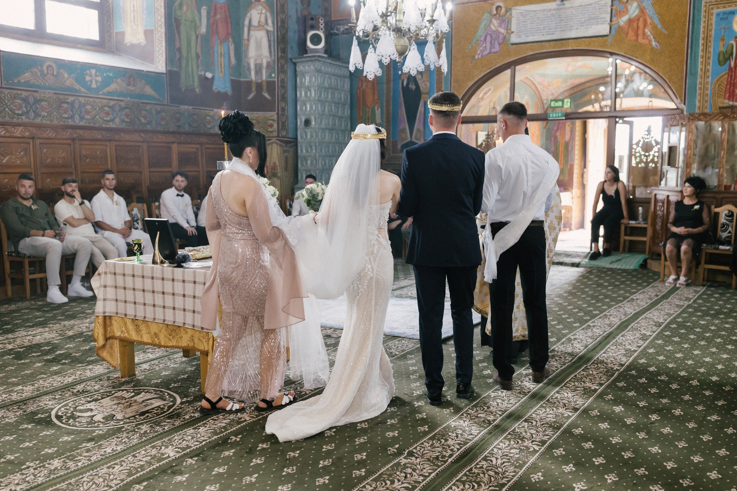 1. Mireasa Adriana în timpul pregătirilor de nuntă în Tudora Botoșani2. Costumul mirelui Ionuț fotografiat artistic în ziua nunții3. Prietenii mirelui la tradițiile de nuntă în Tudora4. Bărbieritul mirelui în cadrul obiceiurilor tradiționale de nuntă5. Fotografii de familie la biserică în ziua nunții6. Portret de familie cu mirii și copilul lor la nunta din Botoșani7. Primul dans al mirilor la Mariage Dor Baisa Botoșani8. Decor elegant de nuntă la Mariage Dor Baisa9. Emoții și tradiții la nunta din Tudora județul Botoșani10. Fotograf profesionist de nuntă în Botoșani surprinzând momente autentice - otograf-nunta-botosanifotograf-evenimente-botosanifotograf-profesionist-botosanifotograf-nunta-tudoranunta-tudora-botosanisedinta-foto-nunta-botosanipoze-nunta-botosanifotografii-nunta-tudorafotograf-cununie-religioasa-botosanibiserica-sfintii-imparati-constantin-si-elena-tudoramariage-dor-baisa-botosanirestaurant-nunta-botosanidansul-mirilor-mariage-dorpregatiri-mire-botosanipregatiri-mireasa-botosanitraditii-nunta-moldovaobiceiuri-nunta-tudorafotograf-familie-nunta-botosaniportret-miri-botosanigalerie-foto-nunta-botosanialbum-foto-nunta-botosaninunta-eleganta-botosaninunta-cu-traditii-botosanifotograf-premium-nunta-botosaniservicii-foto-video-botosanipoveste-de-nunta-botosanifotograf-documentar-nuntafotograf-natural-emotionalmiri-ionut-si-adriananunta-autentica-tudora -otograf-nunta-botosanifotograf-nunta-tudoranunta-tudora-botosanifotograf-evenimente-botosanifotograf-profesionist-botosaniservicii-foto-video-botosanigalerie-foto-nunta-botosanialbum-foto-nunta-botosani - nunta-autentica-botosaninunta-cu-traditii-botosanipoveste-de-nunta-botosanifotografii-emotionante-nuntamomente-autentice-nuntafotografie-documentara-nuntafotograf-natural-nunta- pregatiri-miri-tudorabiserica-tudora-botosanicununie-religioasa-tudoramariage-dor-baisa-botosanipetrecere-nunta-botosanivalsul-mirilor-botosani - alino-foto-studio-botosaniionut-si-adriana-nunta-tudorafotograf-alin-chirila-botosani