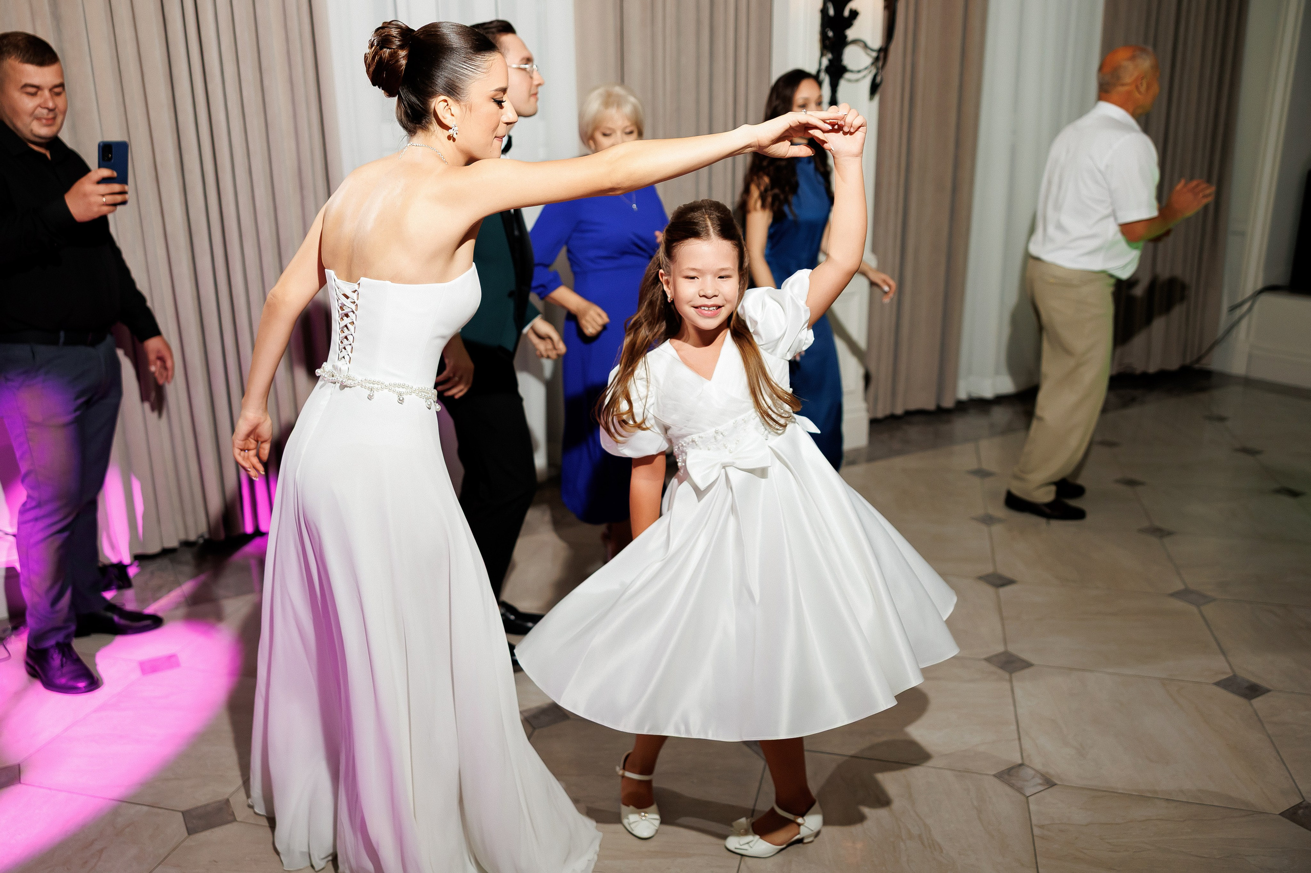 Serghei & Erica — Queen Residence. Servicii Foto și Video 067188353