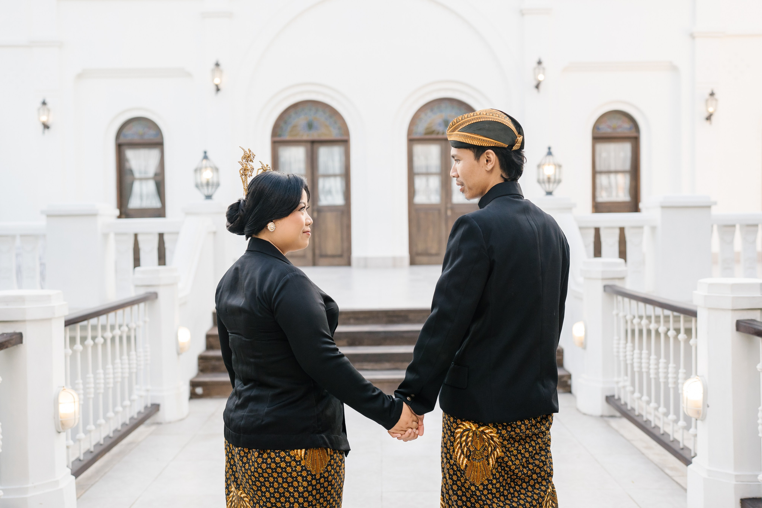 Prewedding Photo Shoot with Javanese style. Female Photographer in Bali