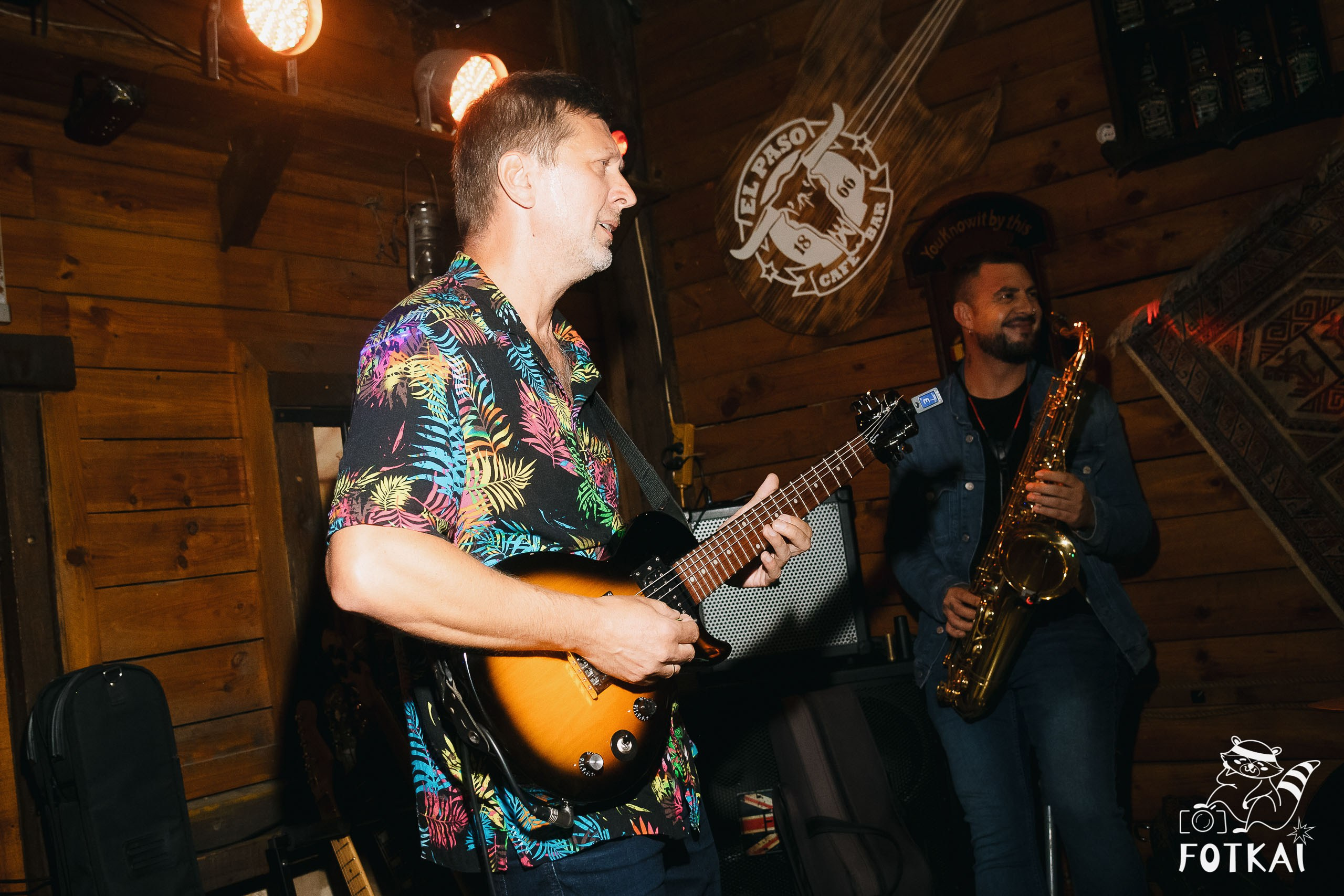 Фоторепортаж JAM Night в El Paso Bar, Torrevieja — живая музыка и атмосфера Коста-Бланки | FOTKAI